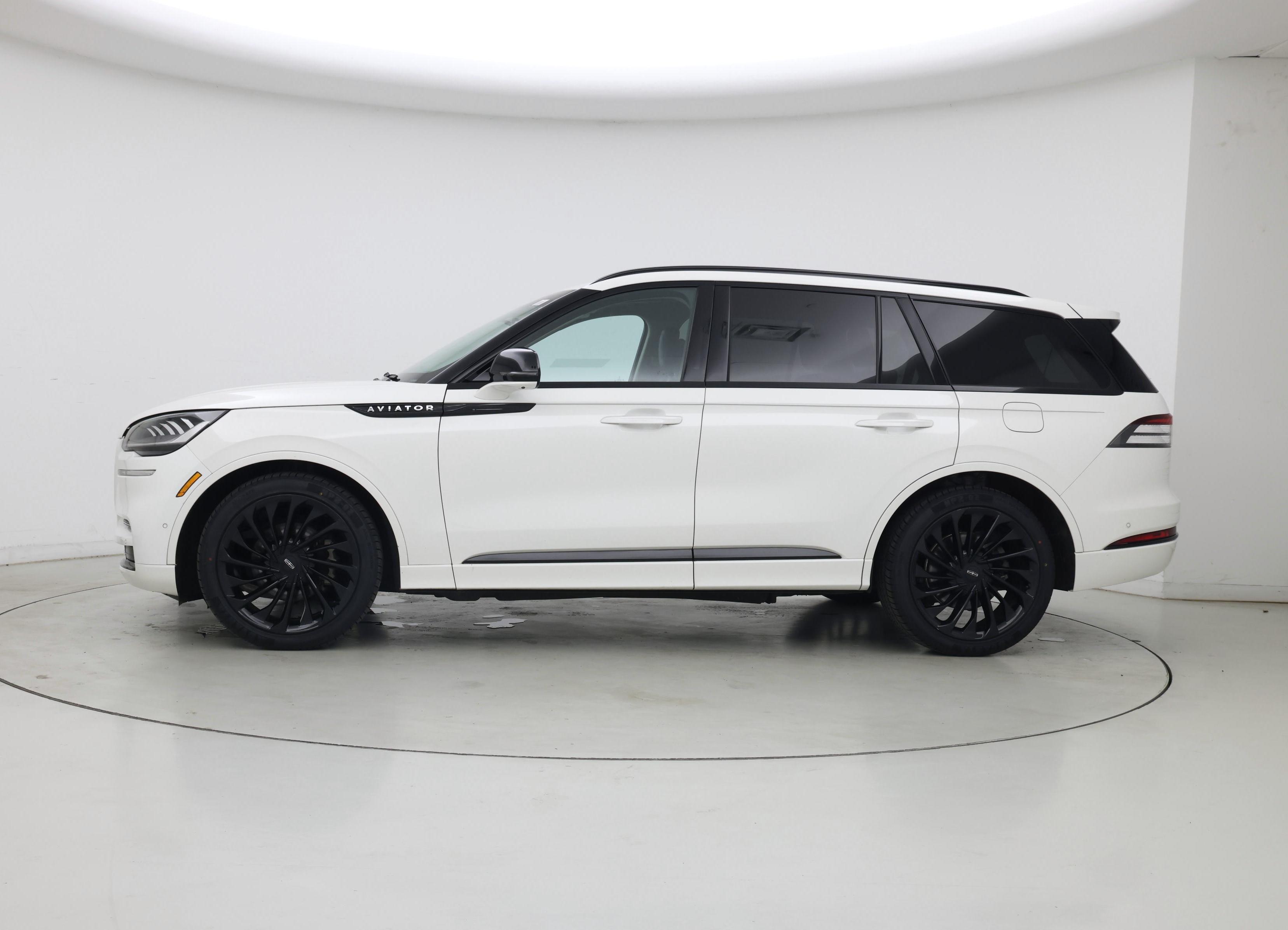 Thumbnail: 2022 Lincoln Aviator - 3