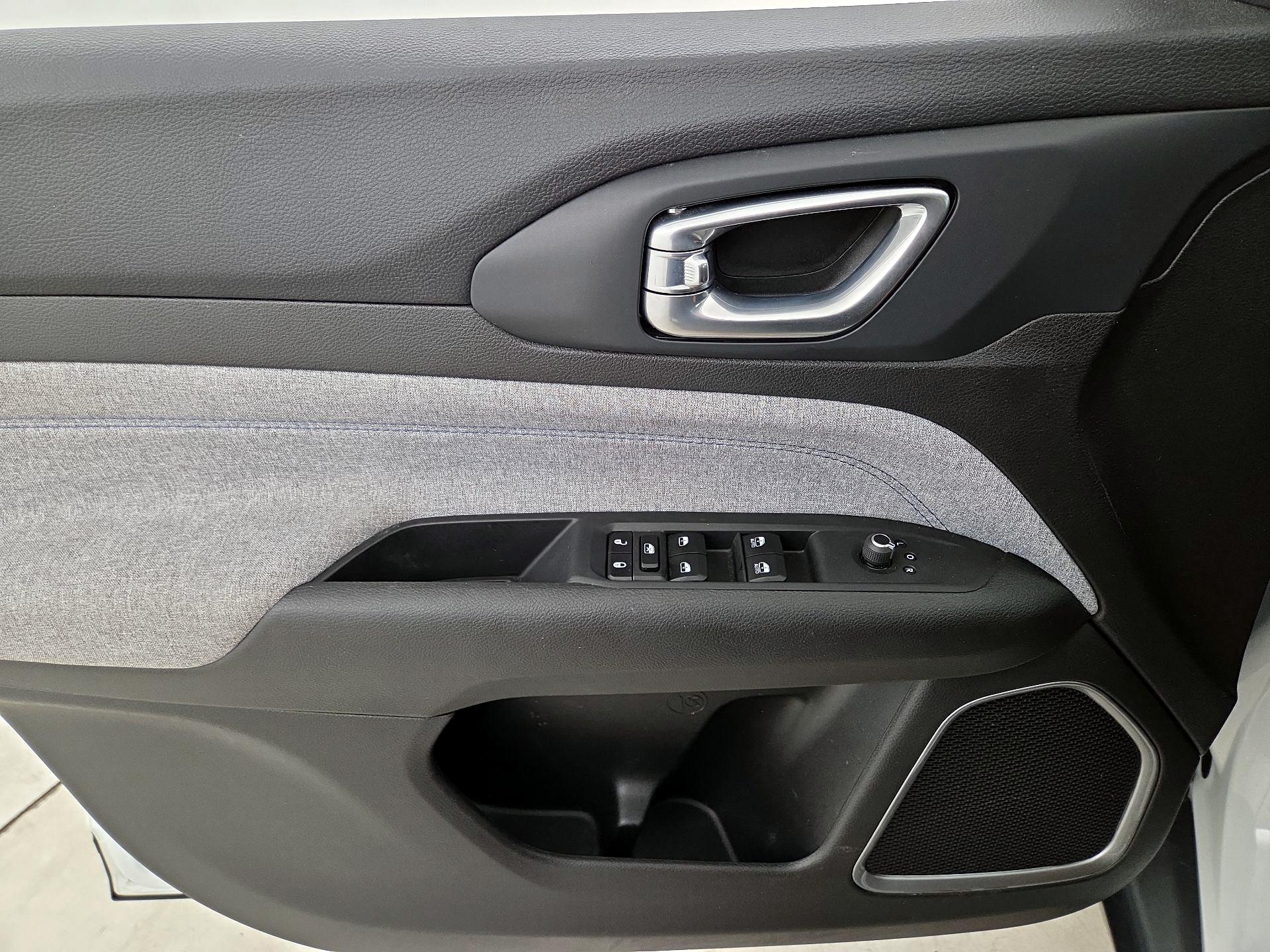 Thumbnail: 2023 Jeep Compass - 12