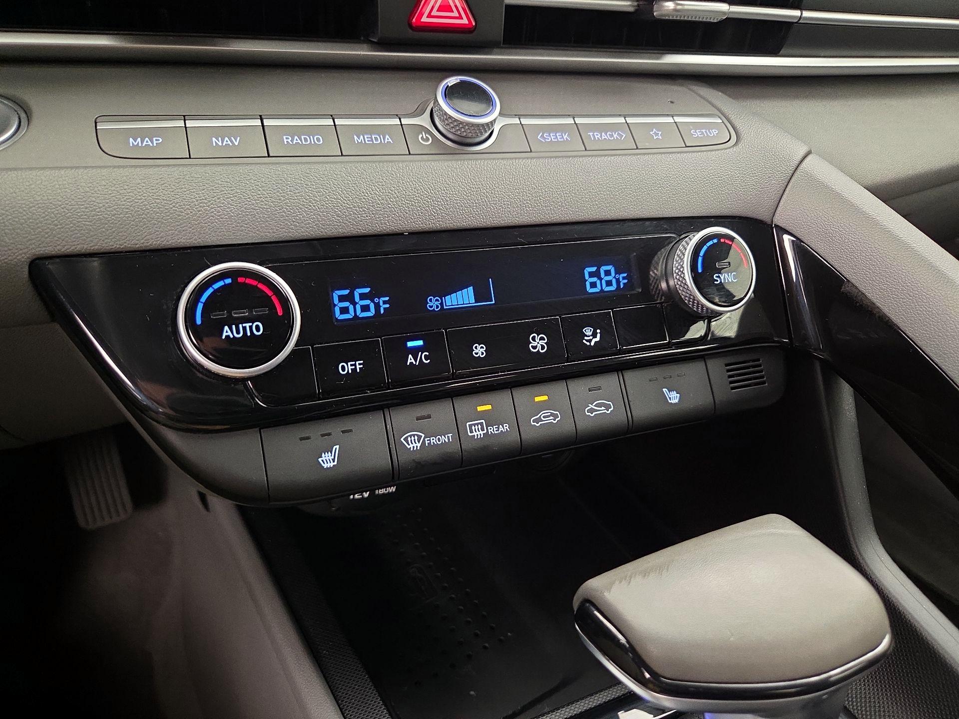 Thumbnail: 2023 Hyundai Elantra - 17