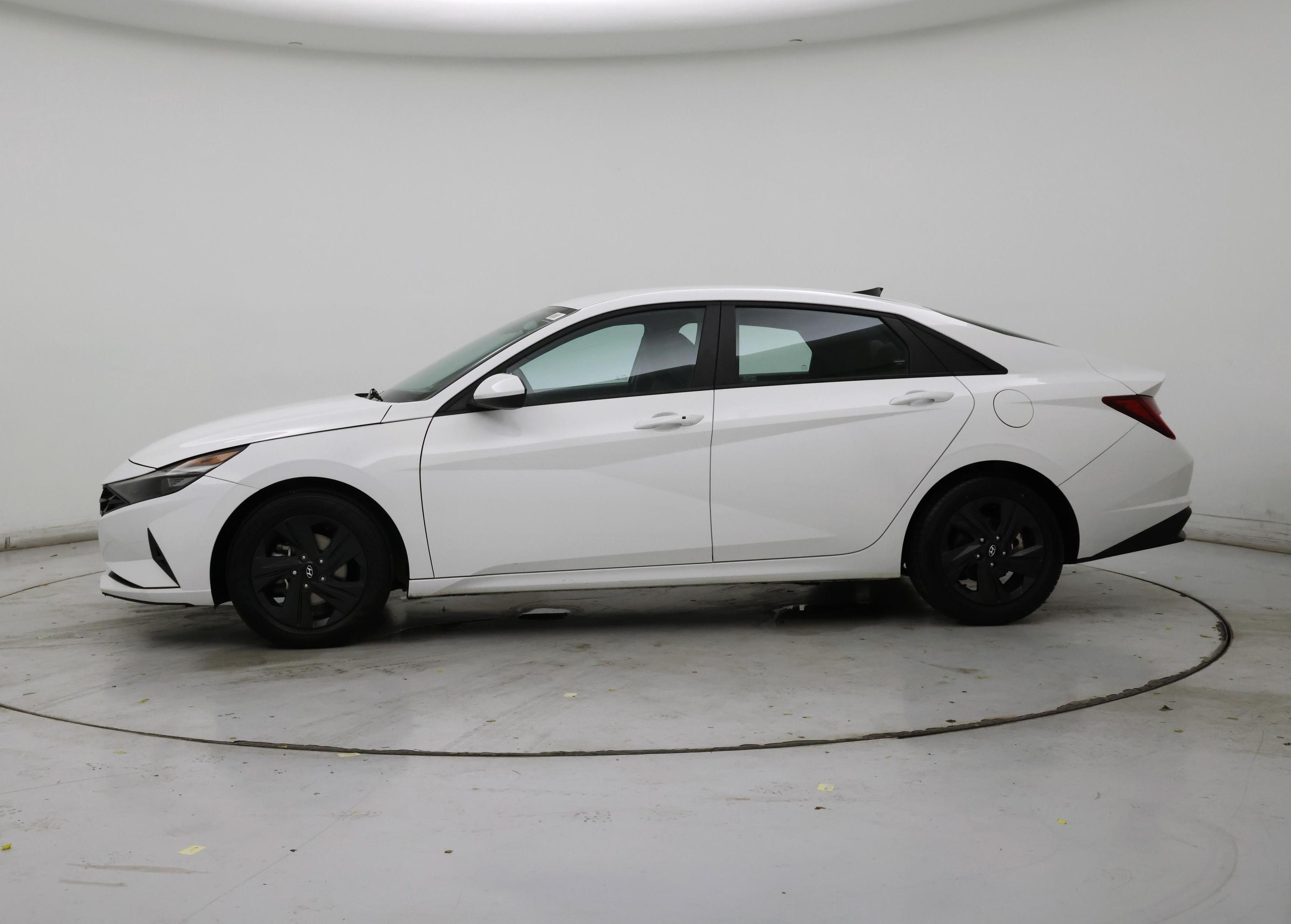 Thumbnail: 2023 Hyundai Elantra - 3