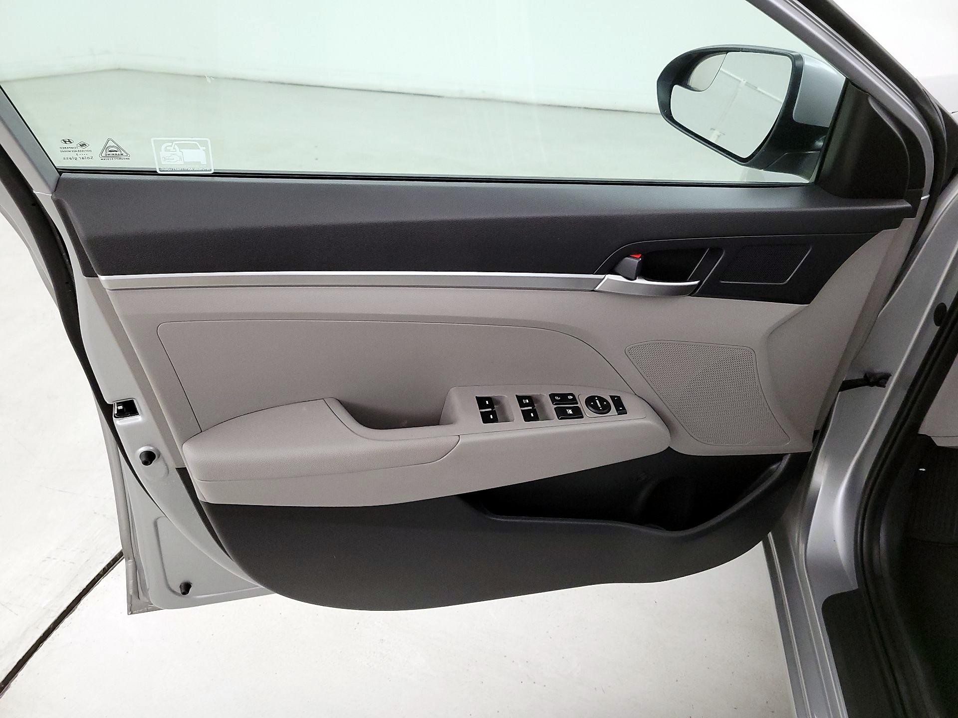 Thumbnail: 2020 Hyundai Elantra - 12