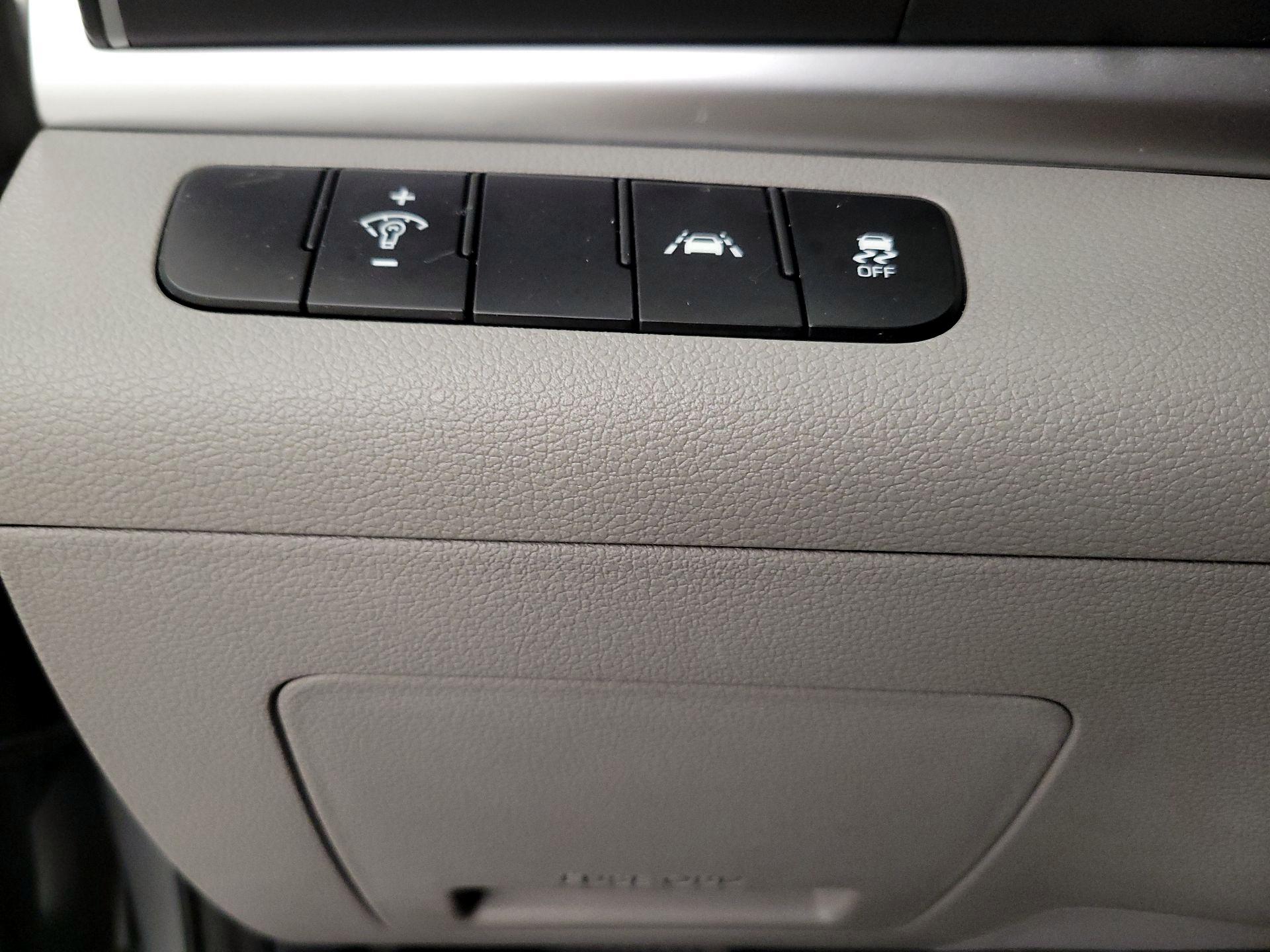 Thumbnail: 2020 Hyundai Elantra - 13