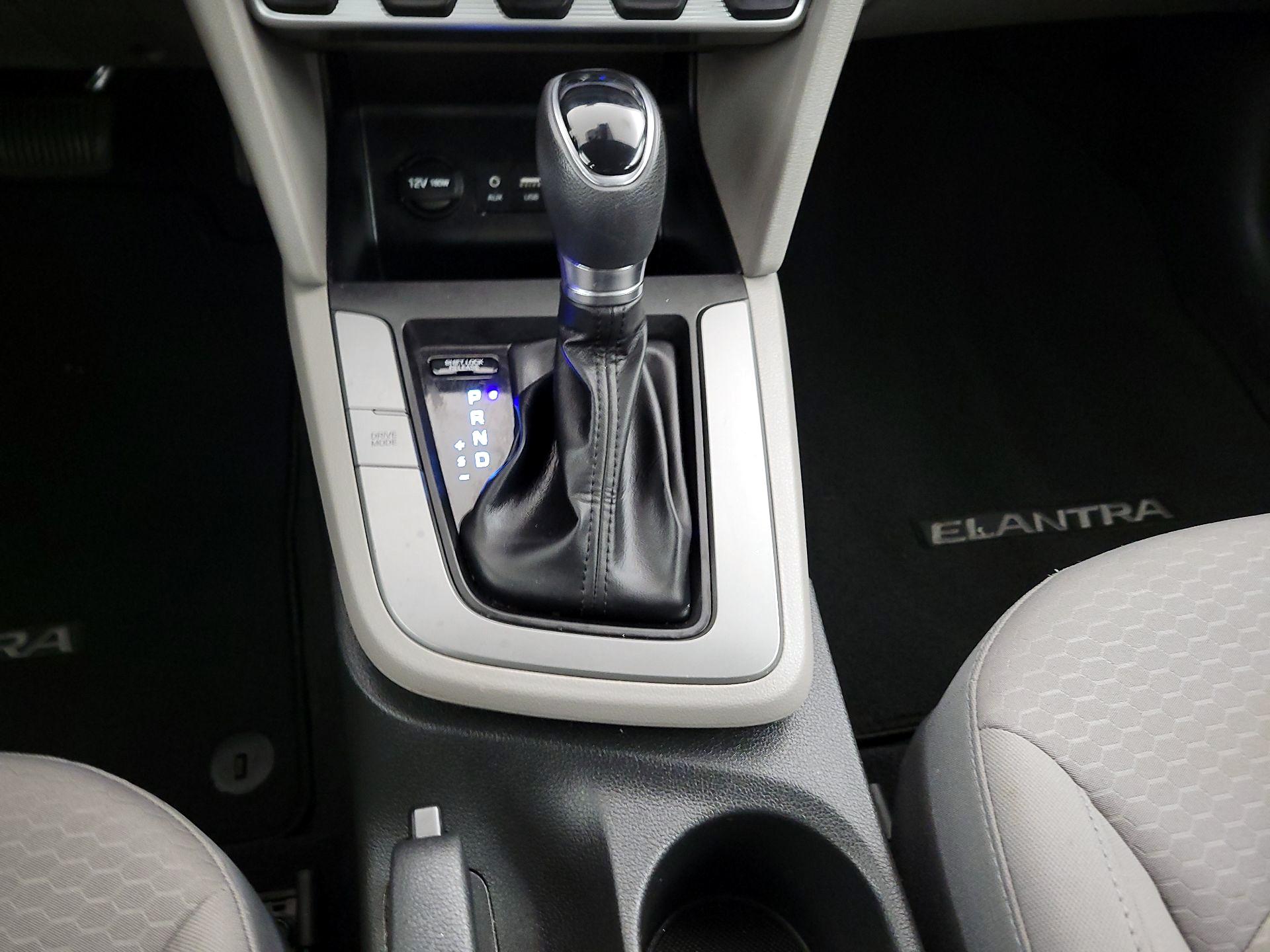 Thumbnail: 2020 Hyundai Elantra - 17