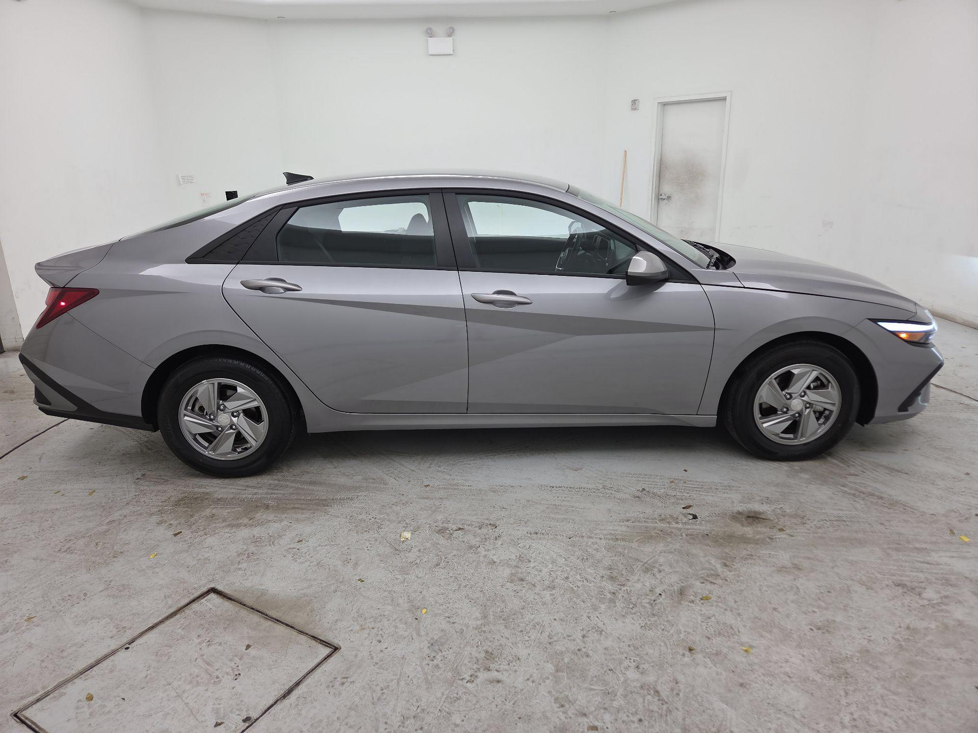 Thumbnail: 2025 Hyundai Elantra - 4