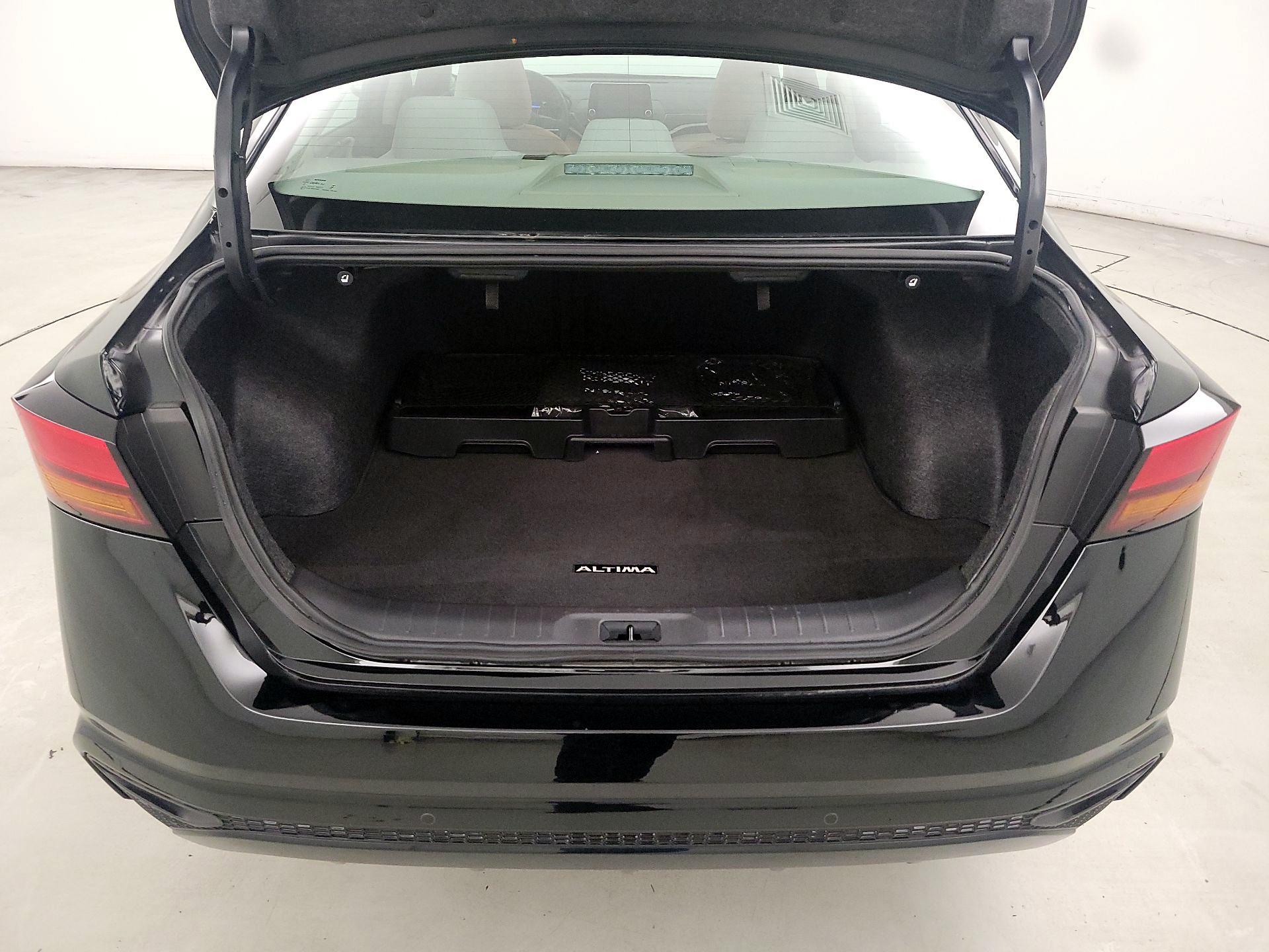 Thumbnail: 2024 Nissan Altima - 20