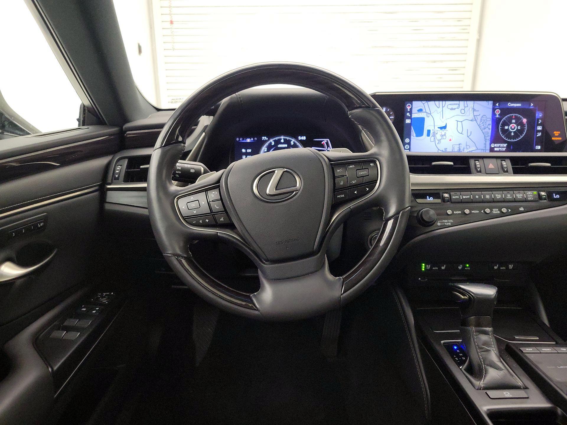 Thumbnail: 2020 Lexus ES - 10