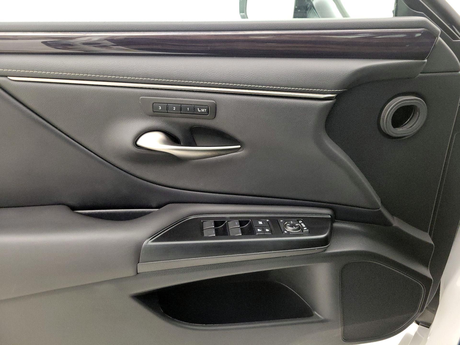 Thumbnail: 2020 Lexus ES - 12