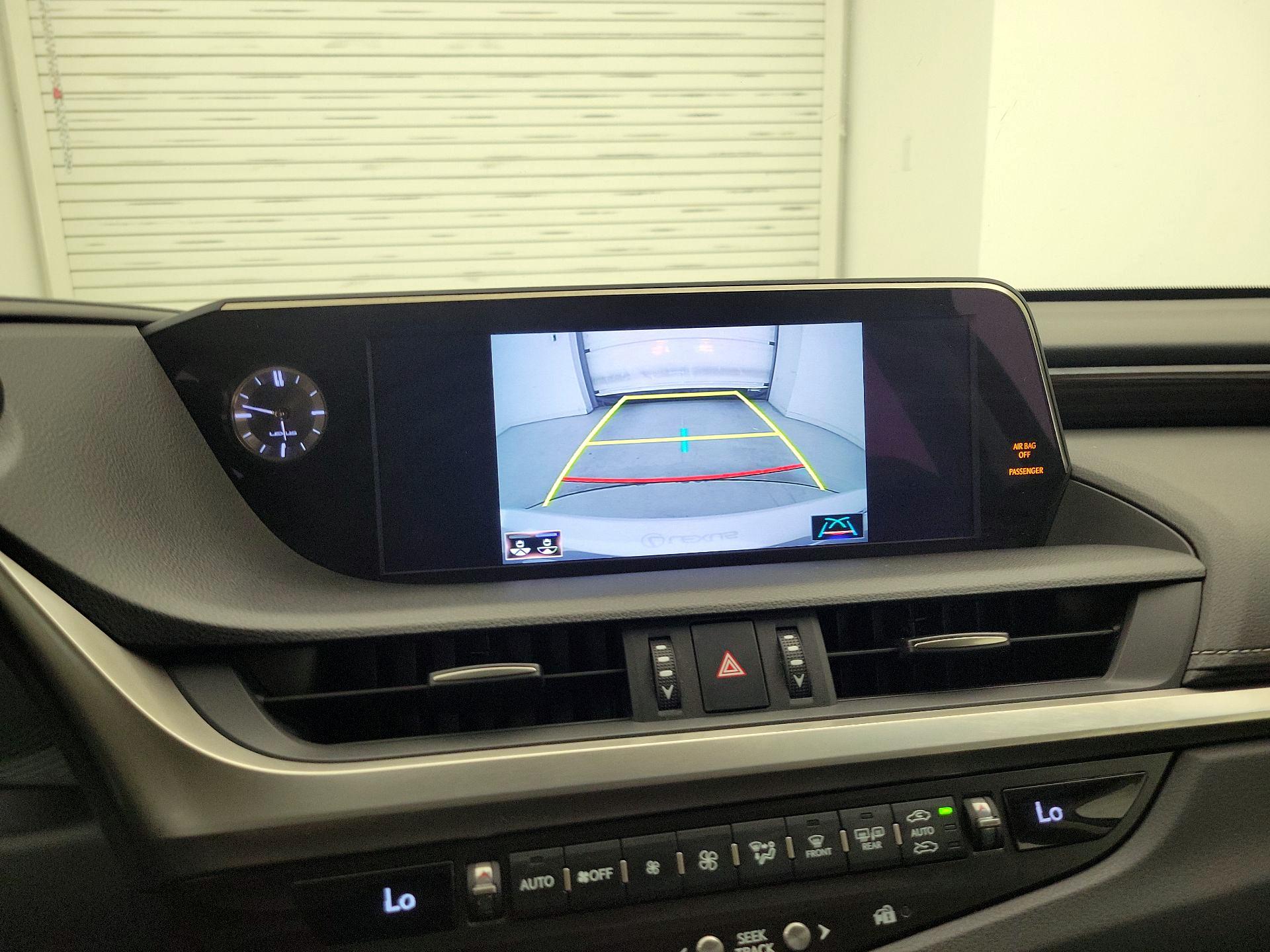 Thumbnail: 2020 Lexus ES - 15