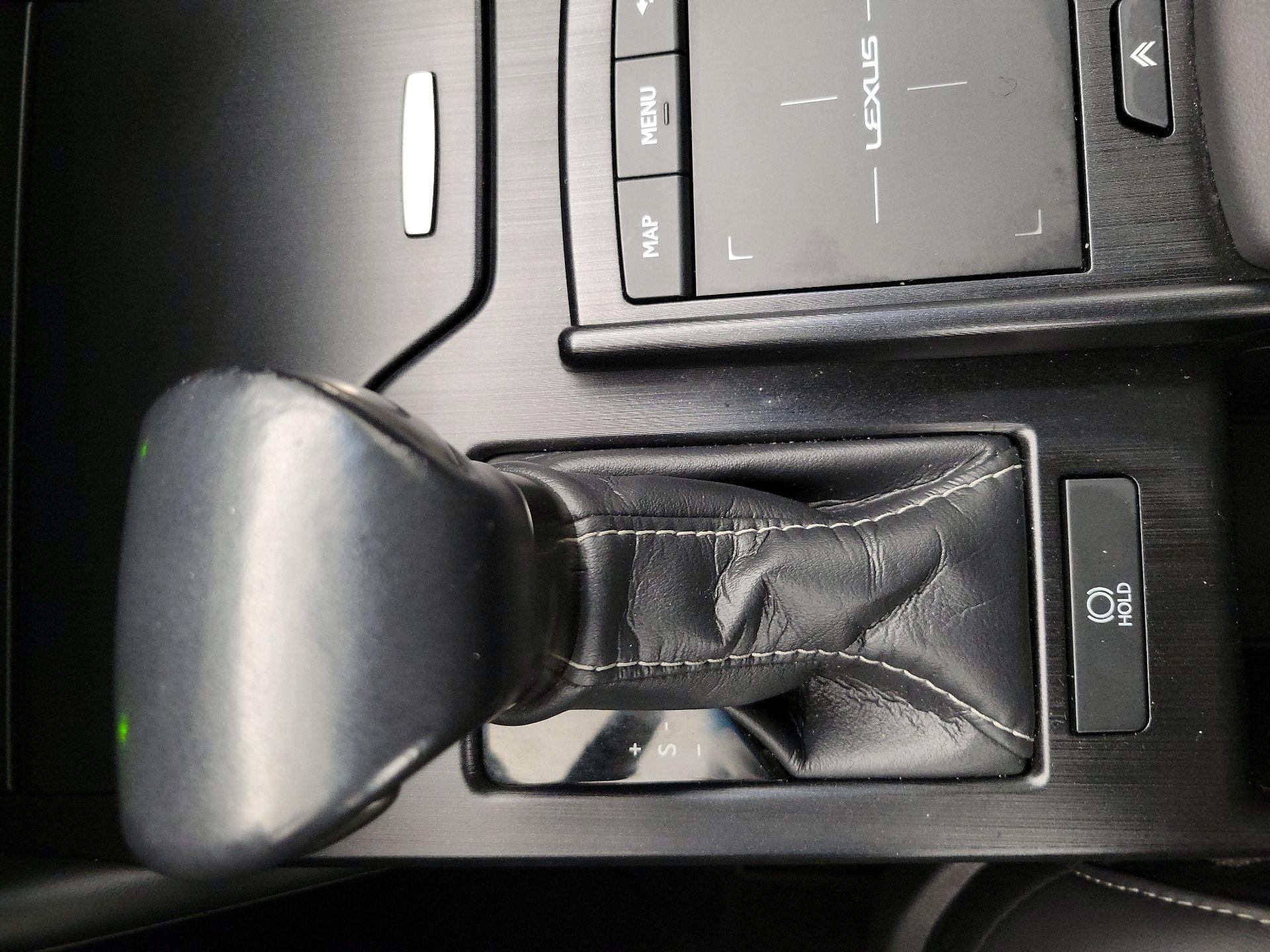 Thumbnail: 2020 Lexus ES - 18