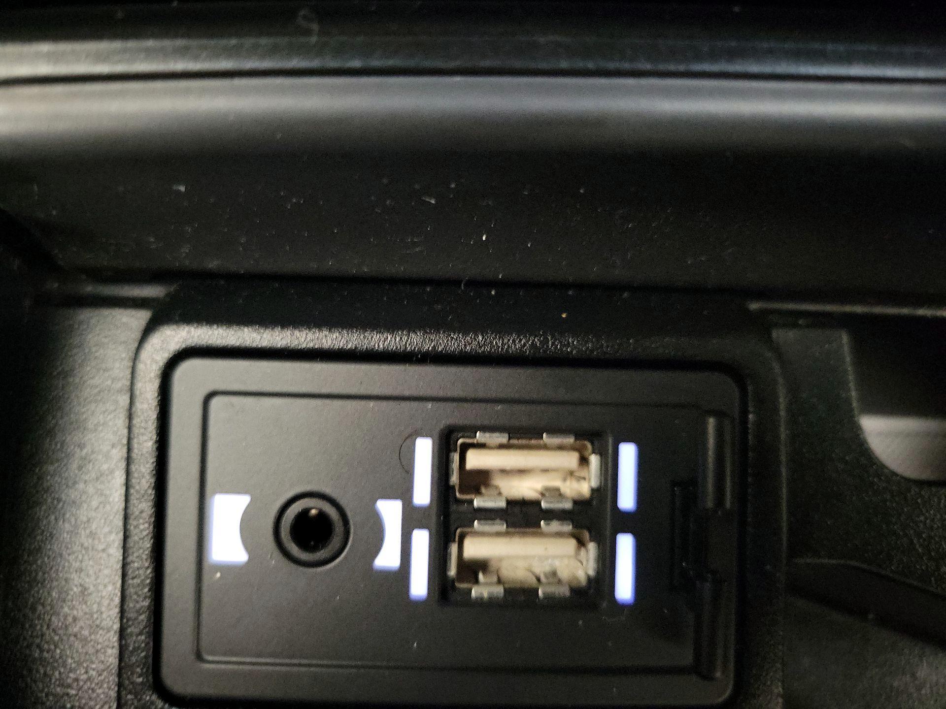 Thumbnail: 2020 Lexus ES - 19