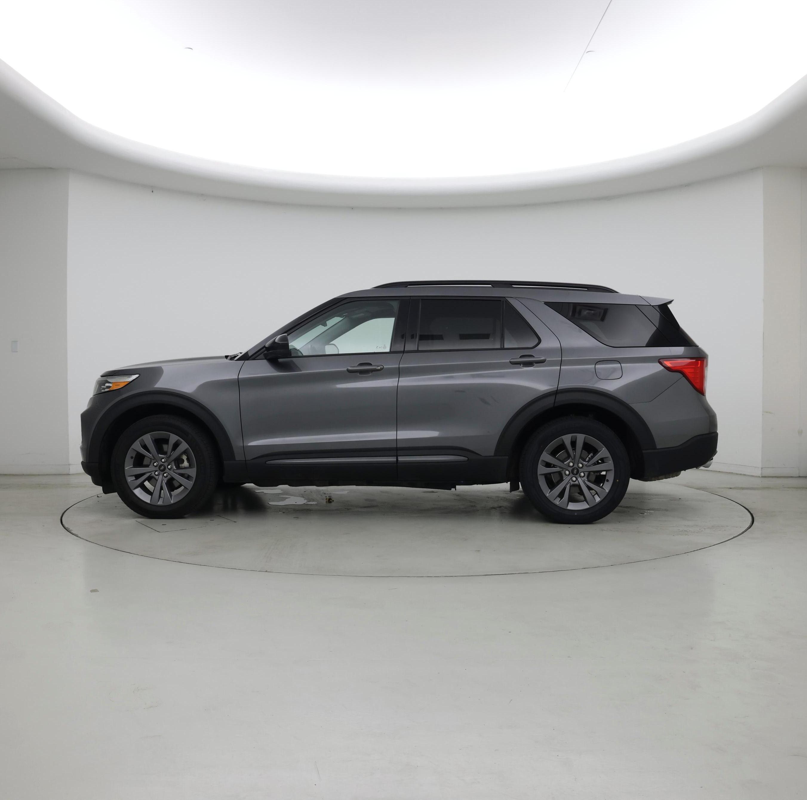Thumbnail: 2022 Ford Explorer - 3