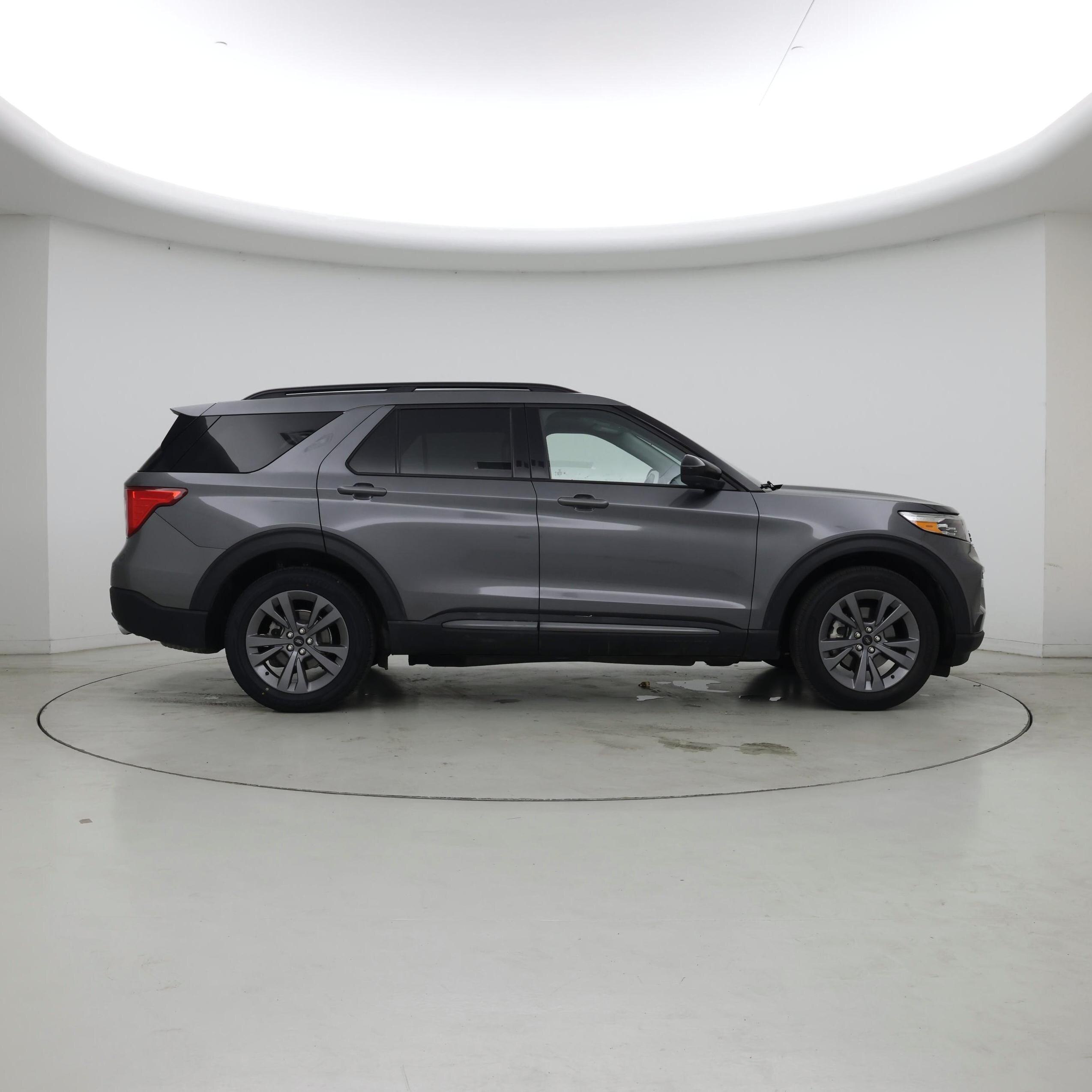 Thumbnail: 2022 Ford Explorer - 7