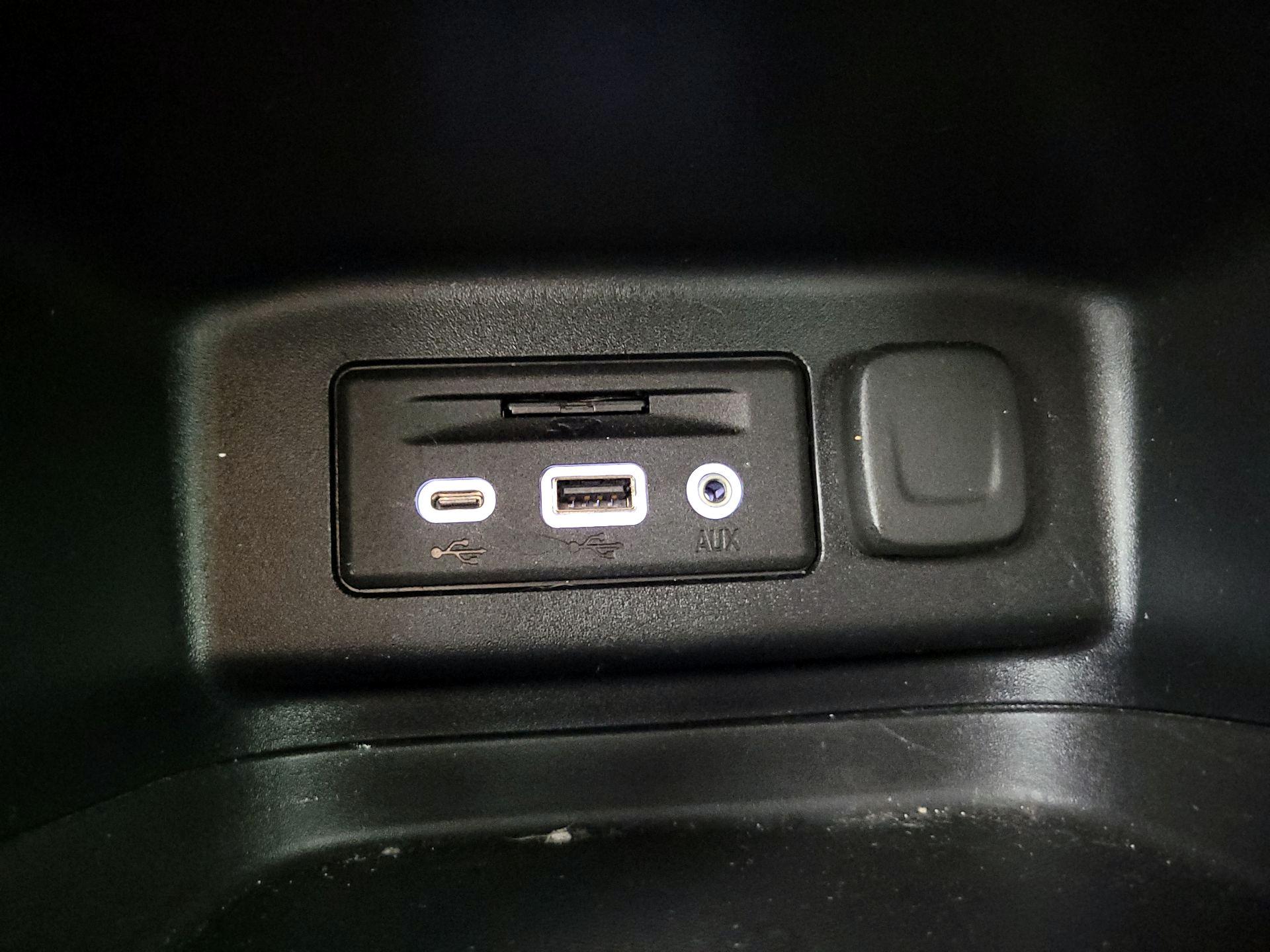 Thumbnail: 2020 Chevrolet Equinox - 18
