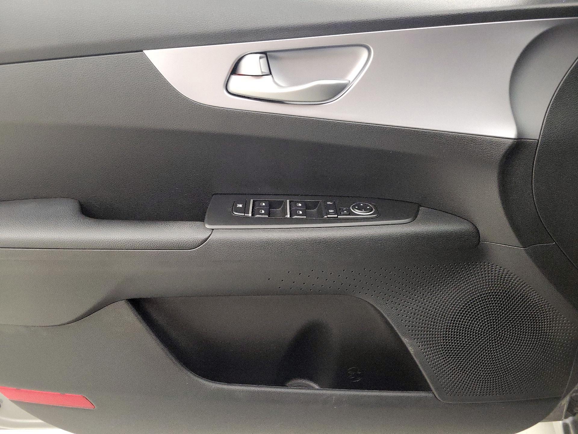 Thumbnail: 2022 Kia Forte - 12