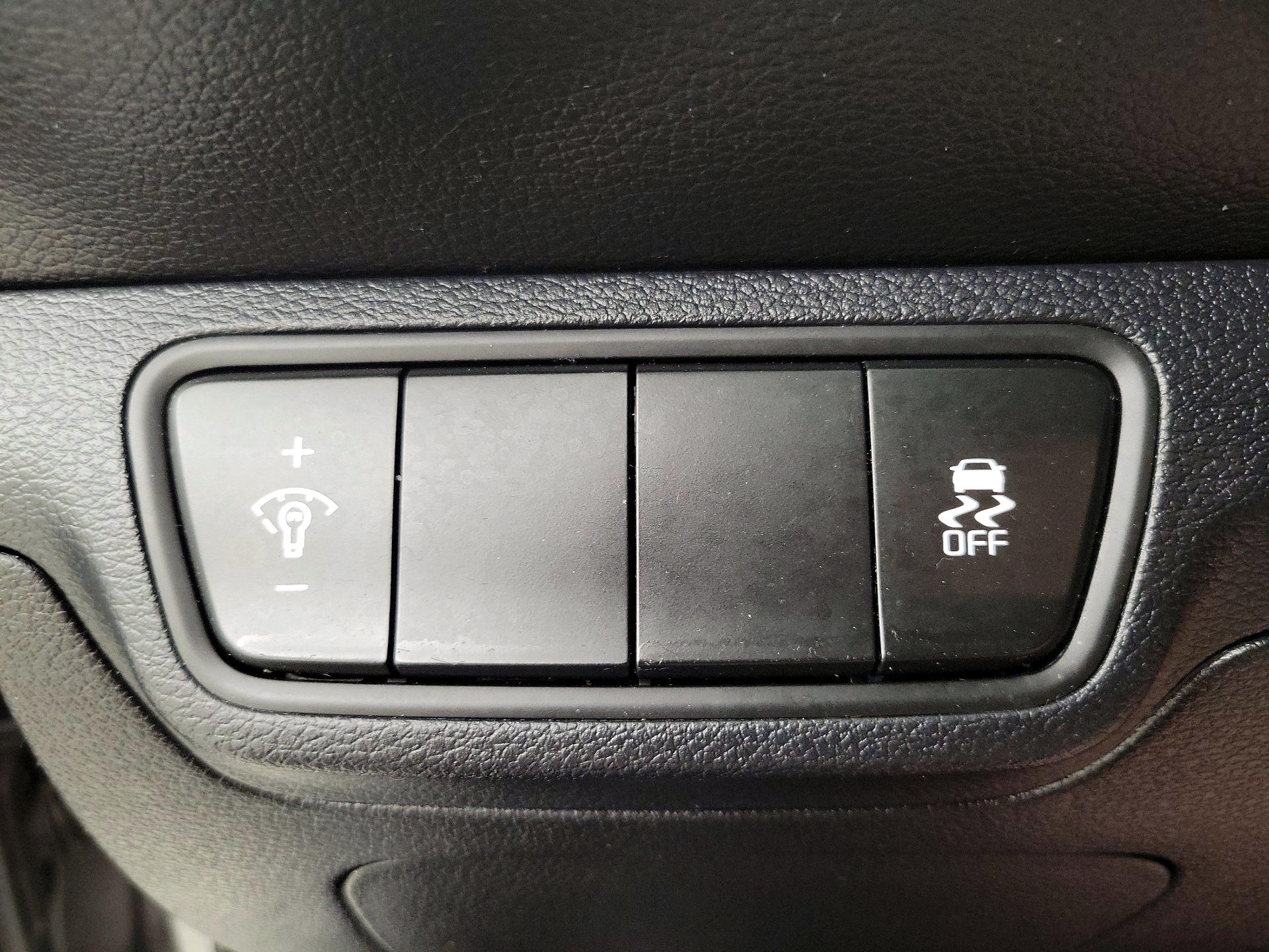 Thumbnail: 2022 Kia Forte - 13