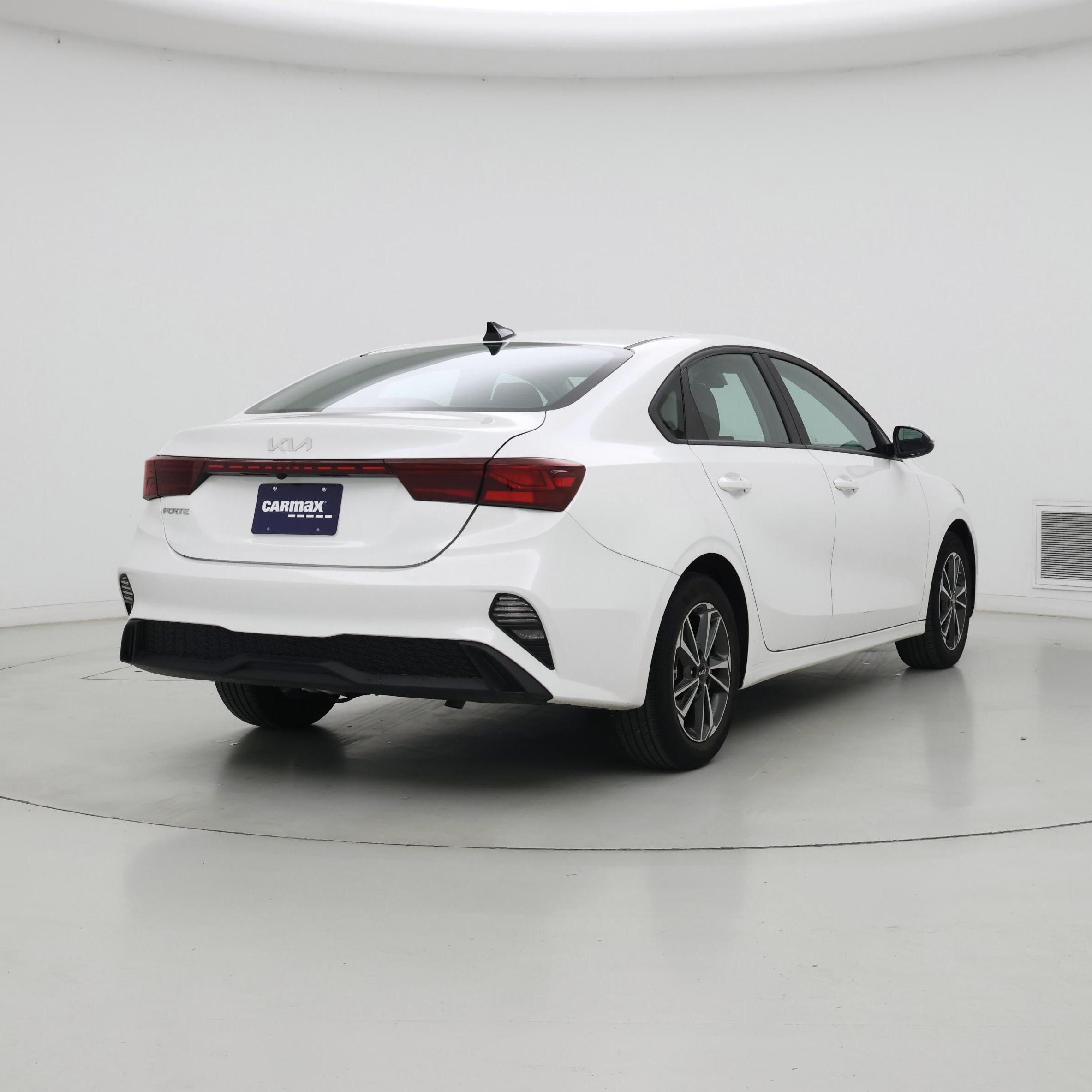 Thumbnail: 2023 Kia Forte - 8