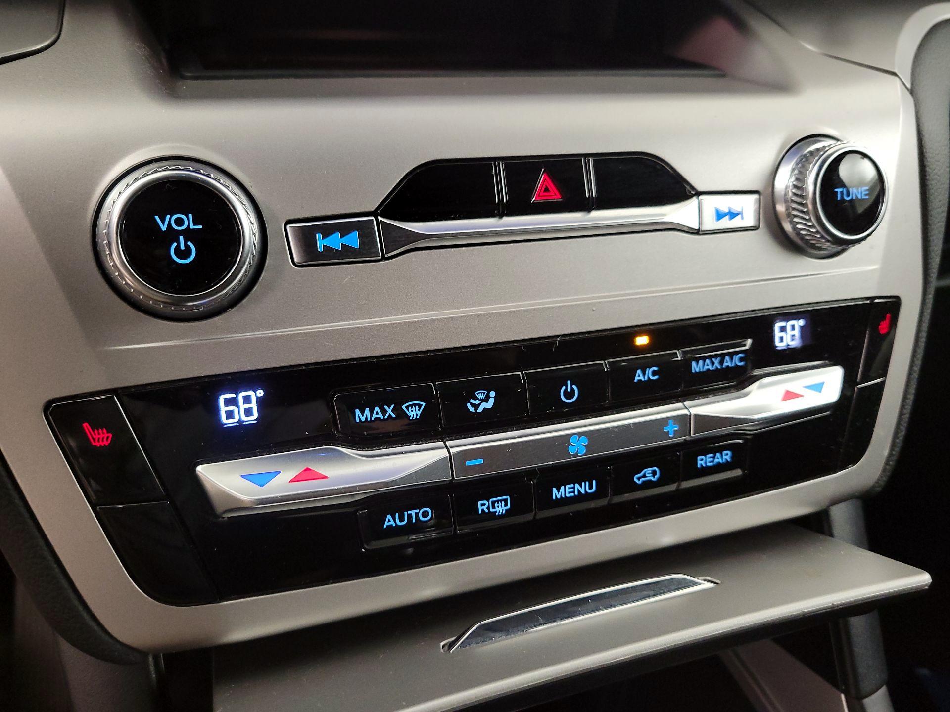 Thumbnail: 2021 Ford Explorer - 16