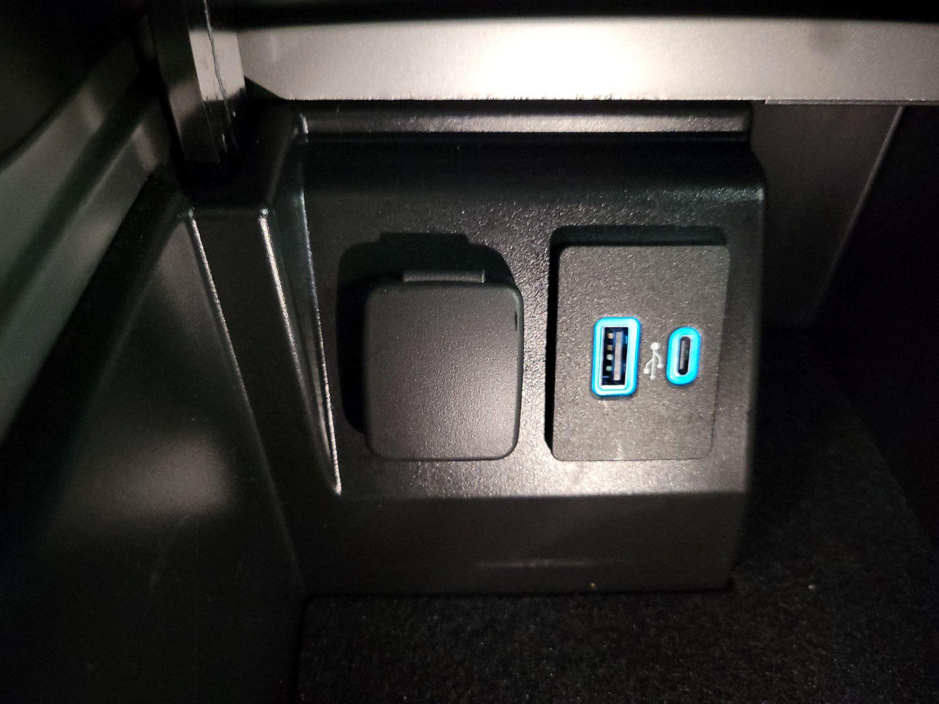 Thumbnail: 2021 Ford Explorer - 18