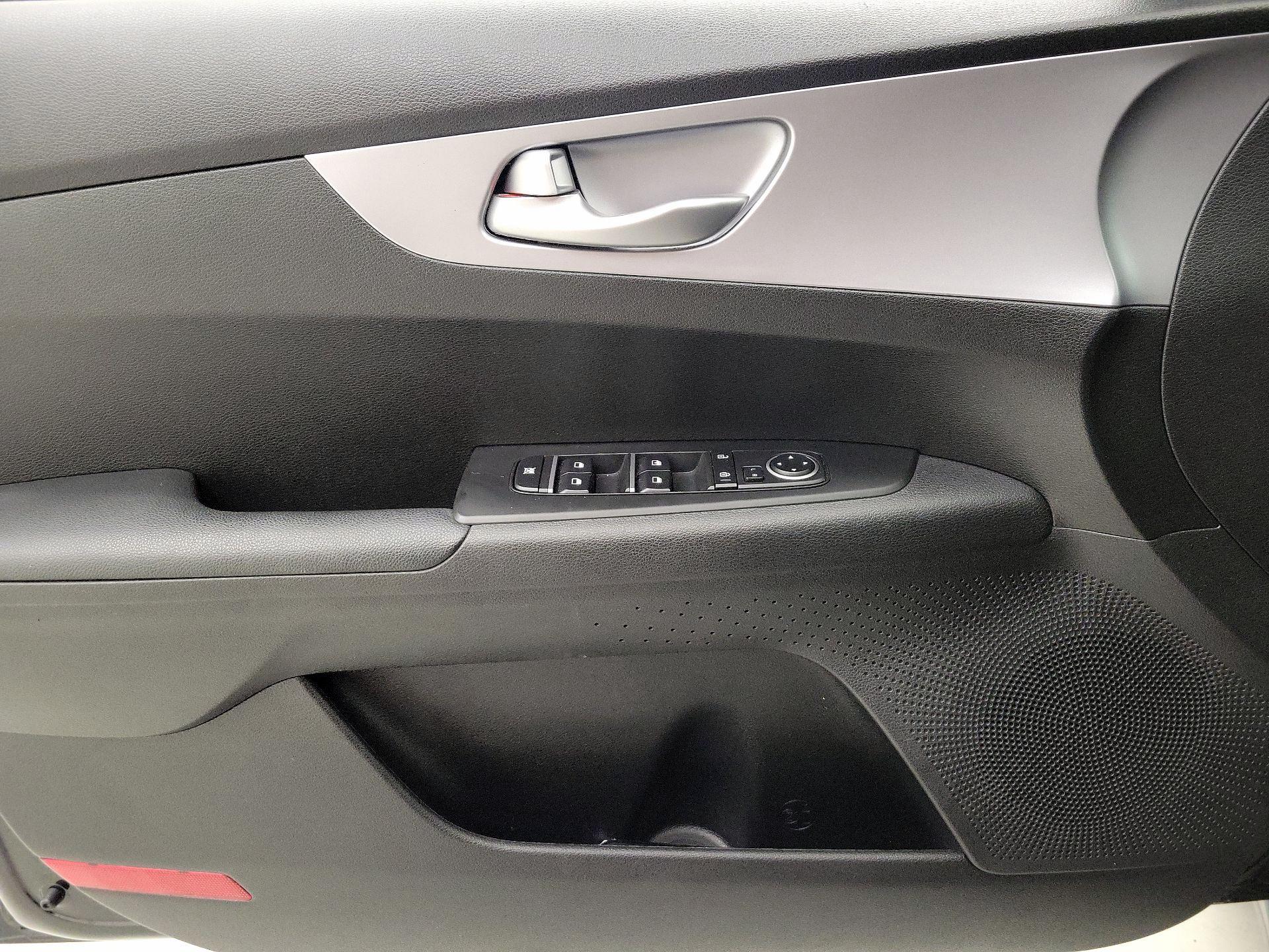 Thumbnail: 2023 Kia Forte - 12