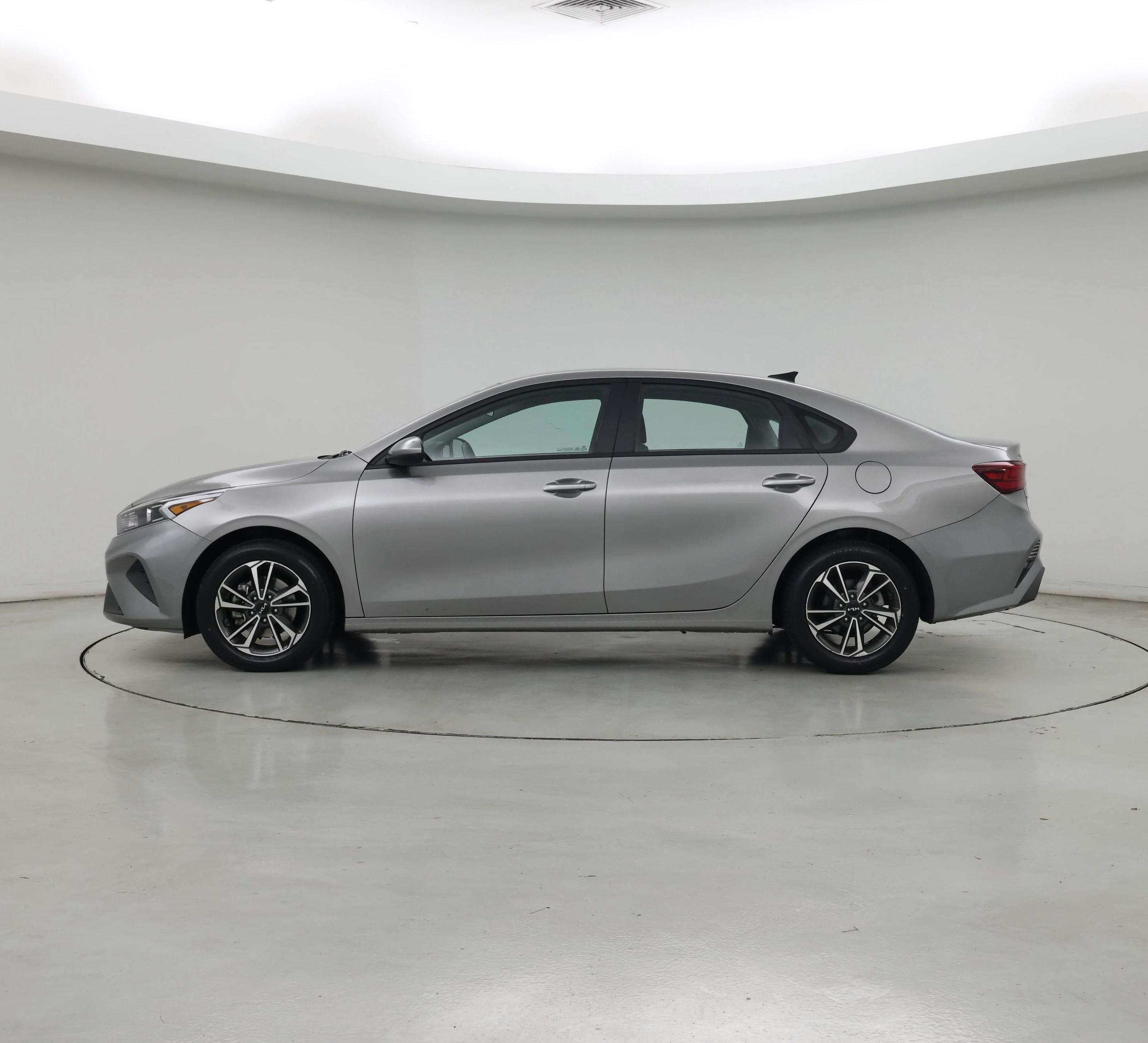 Thumbnail: 2023 Kia Forte - 3