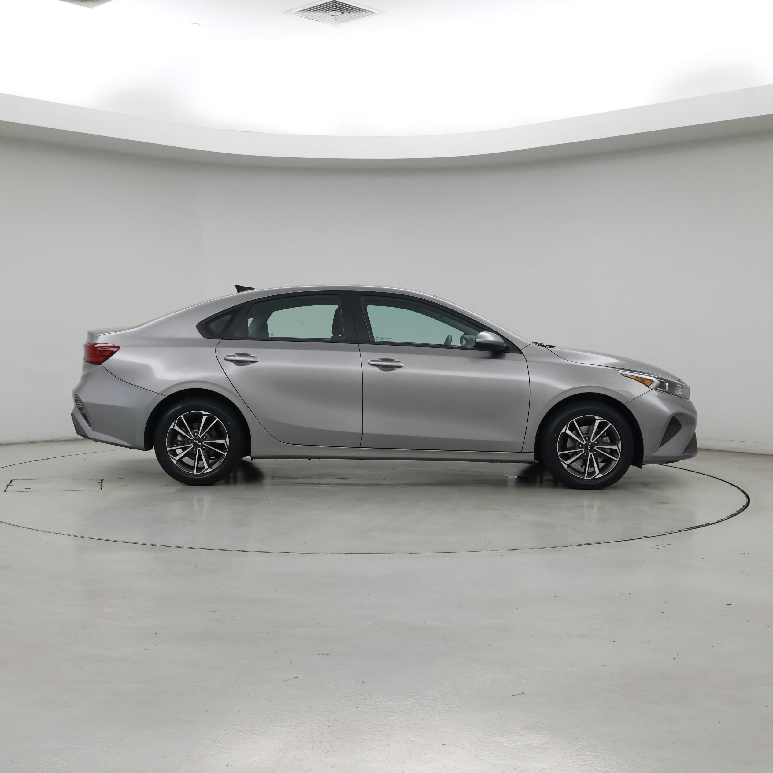 Thumbnail: 2023 Kia Forte - 7