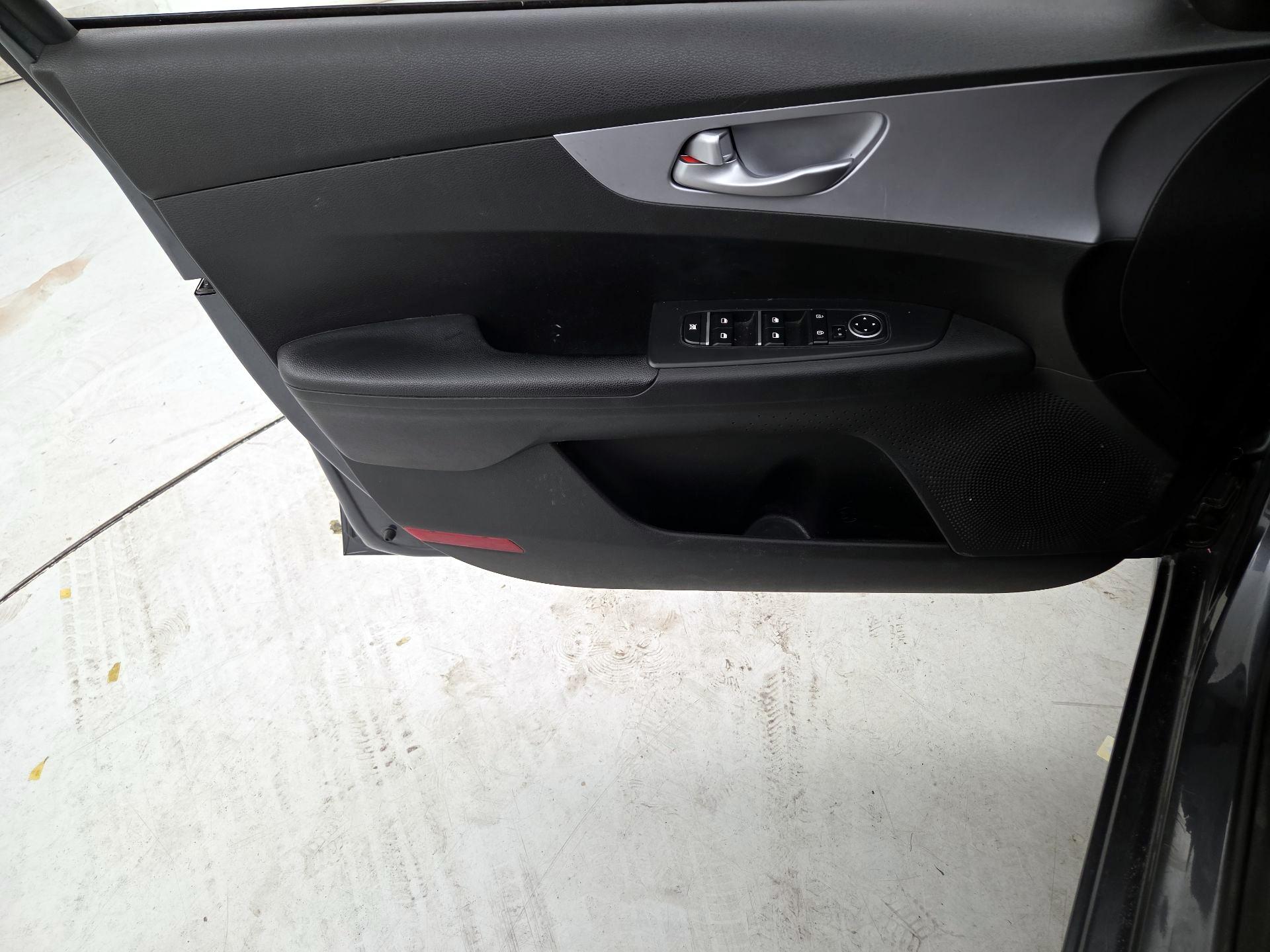 Thumbnail: 2023 Kia Forte - 10