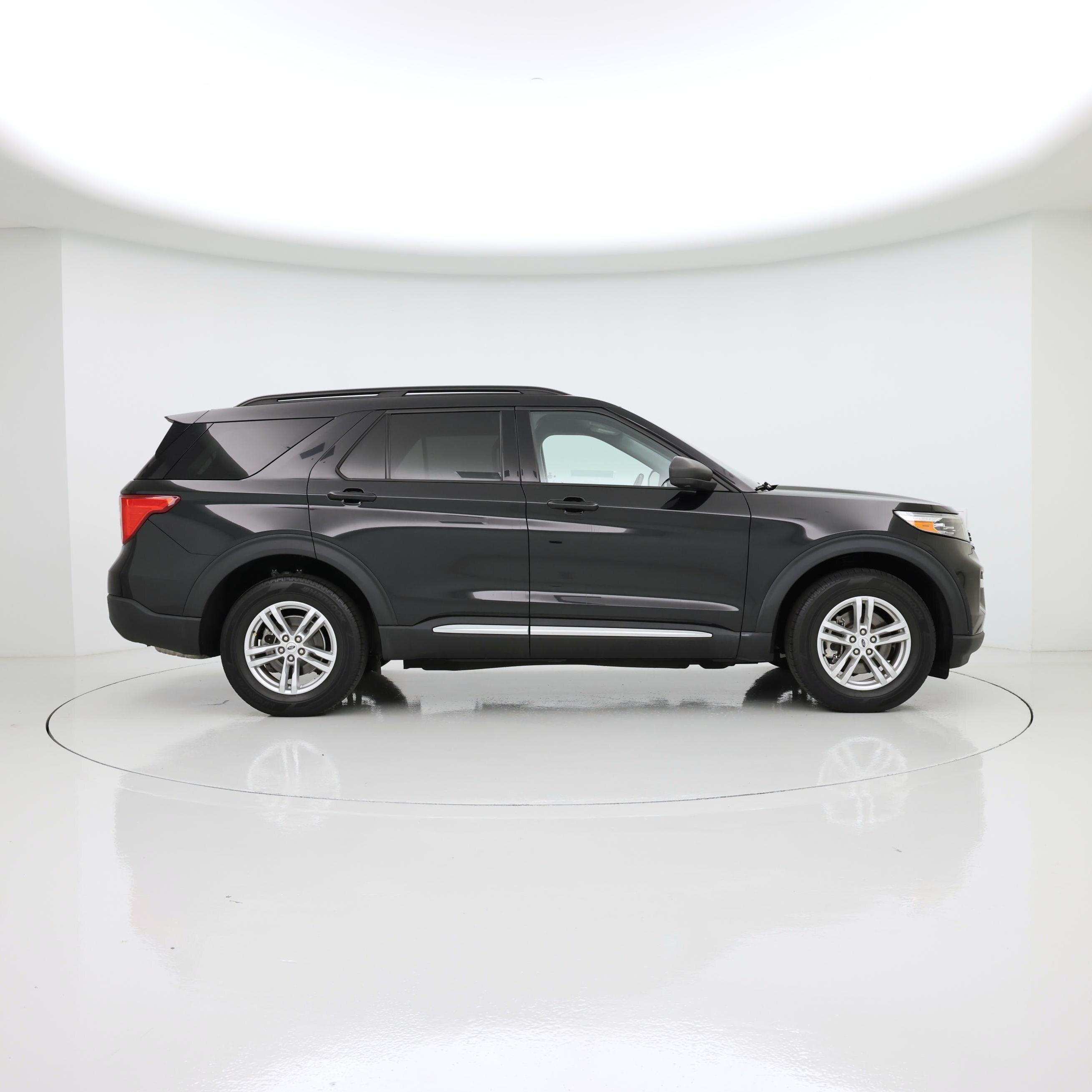 Thumbnail: 2022 Ford Explorer - 7
