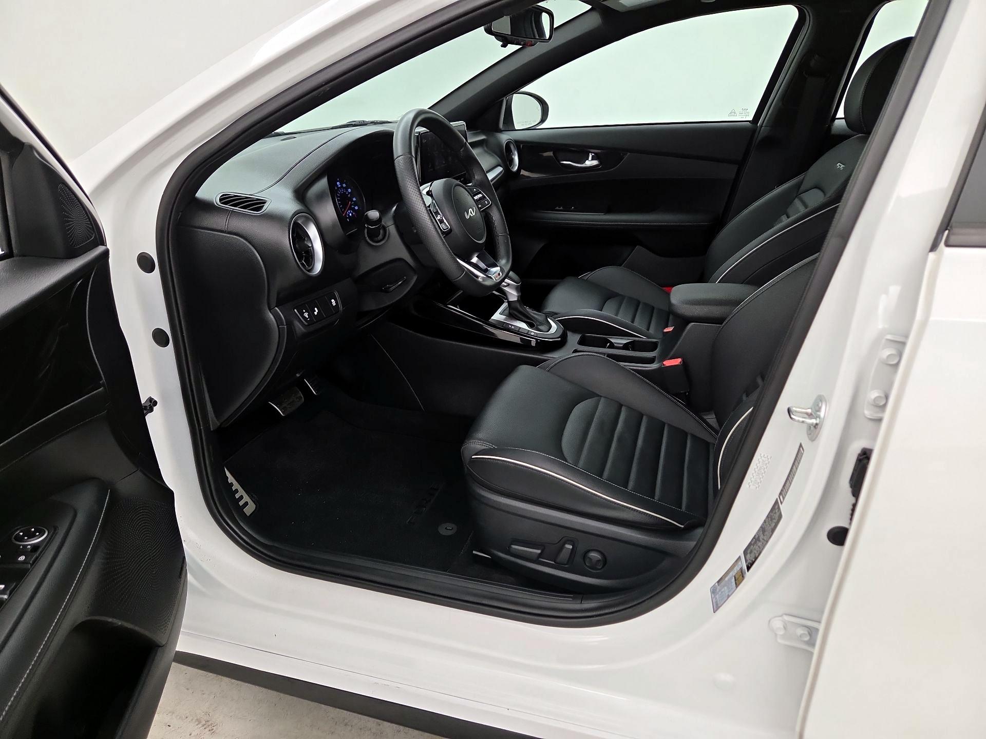 Thumbnail: 2024 Kia Forte - 11