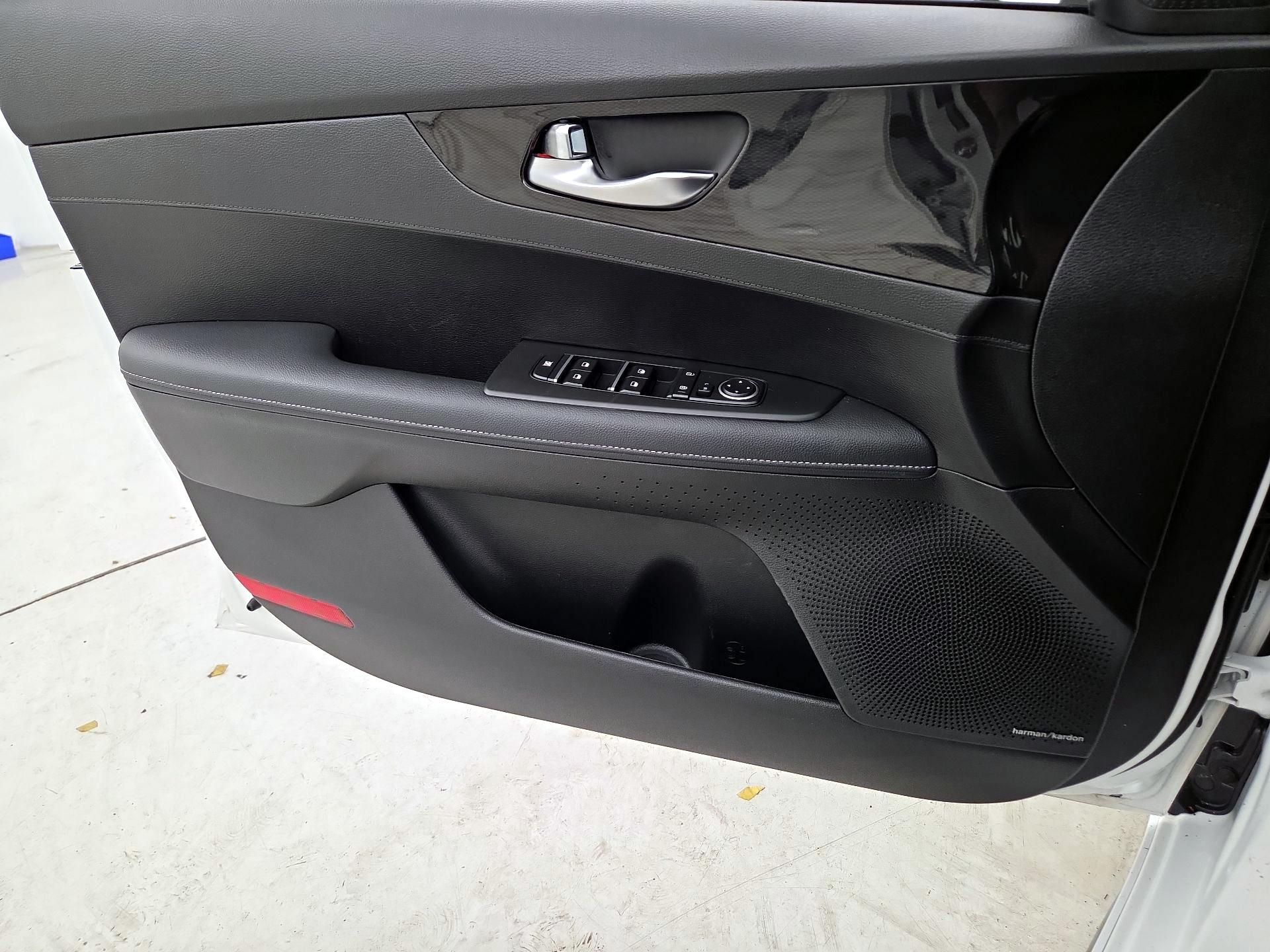 Thumbnail: 2024 Kia Forte - 12