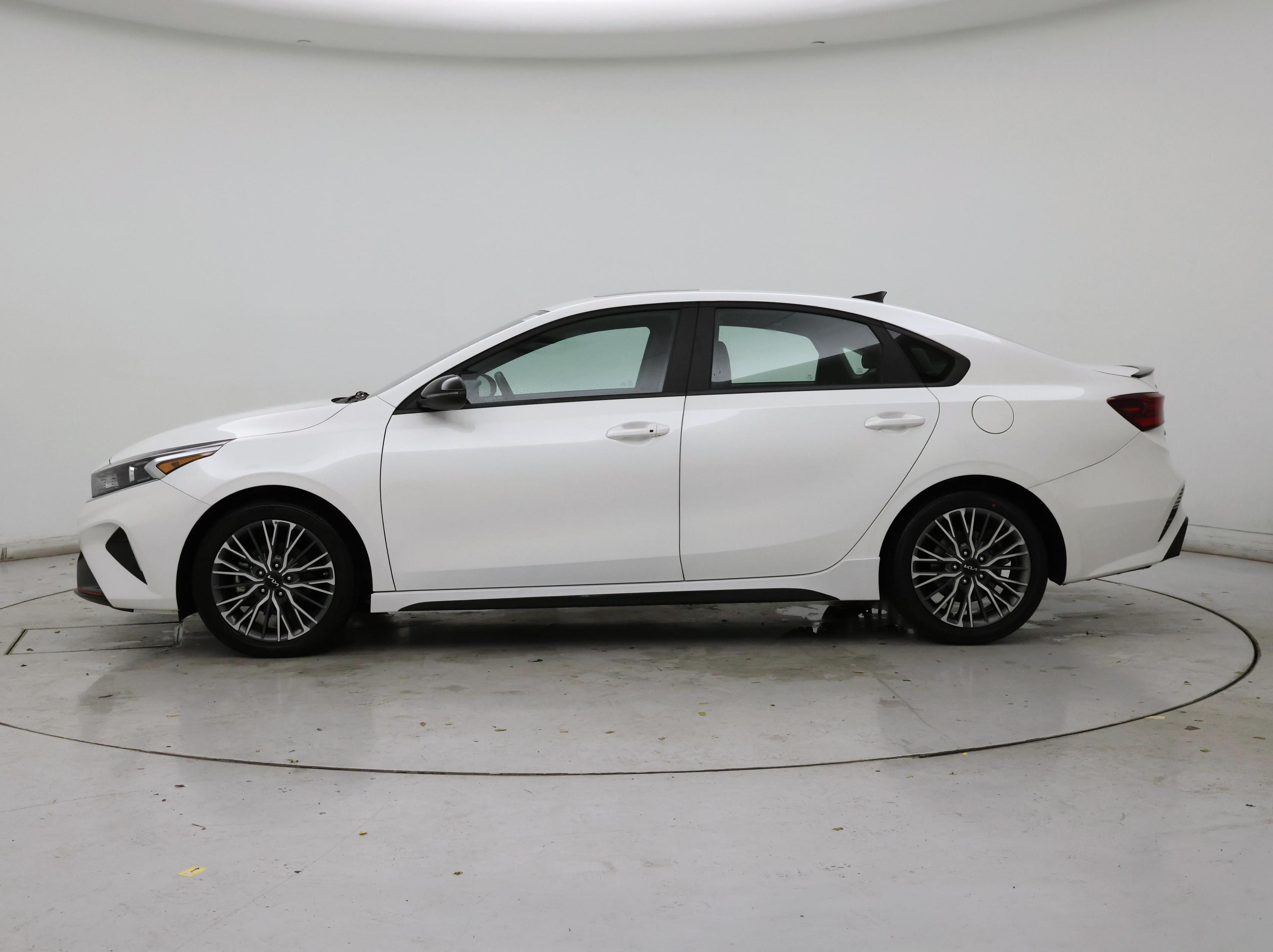 Thumbnail: 2024 Kia Forte - 3