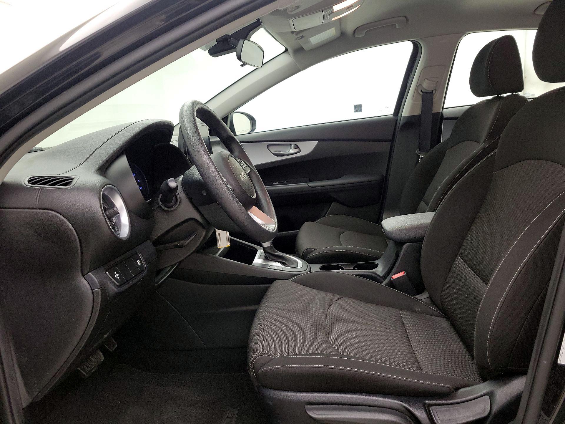 Thumbnail: 2023 Kia Forte - 9
