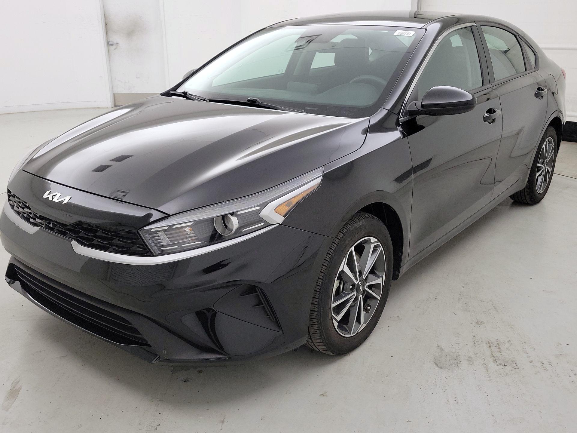 Thumbnail: 2023 Kia Forte - 3