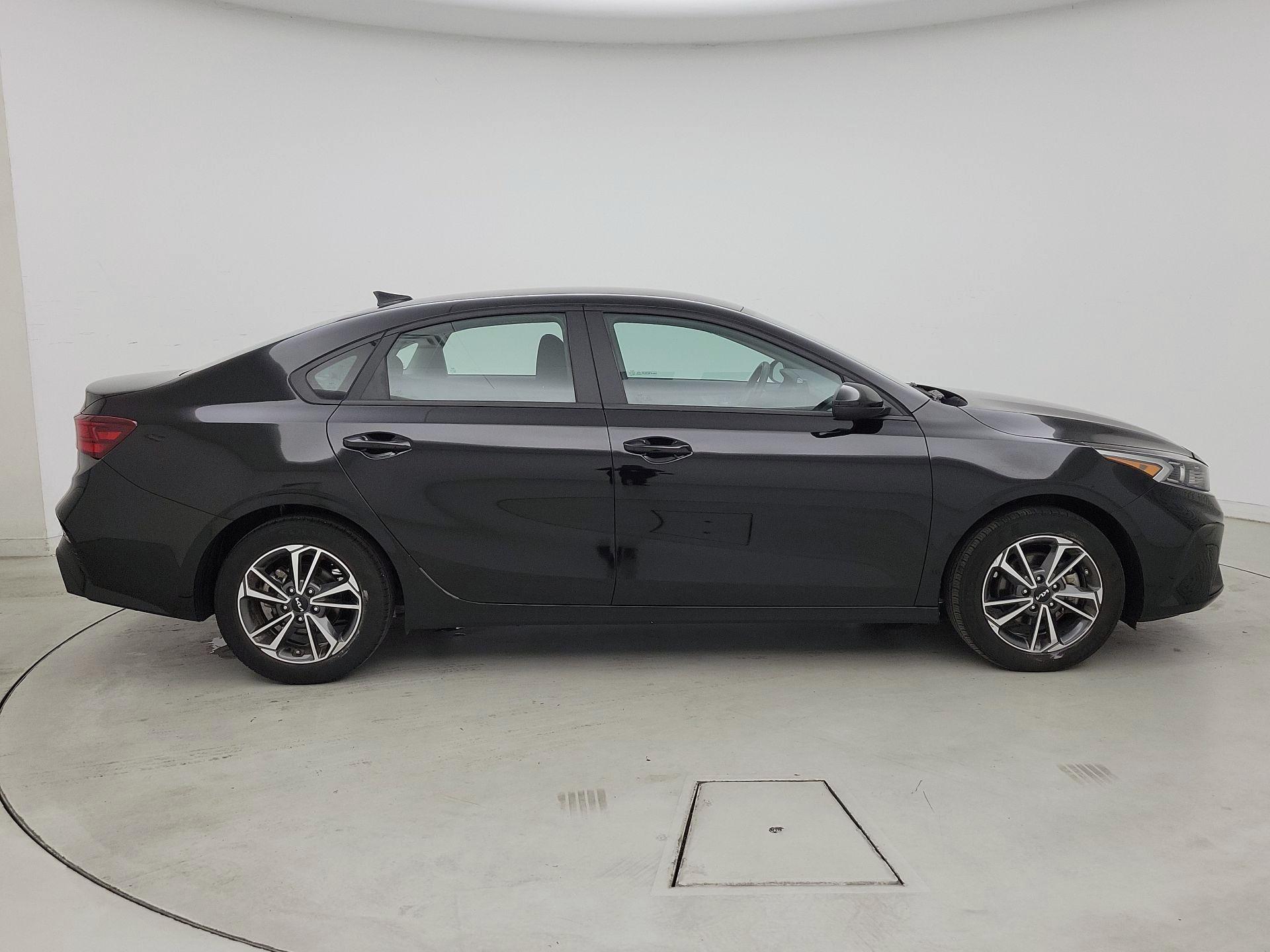 Thumbnail: 2023 Kia Forte - 4