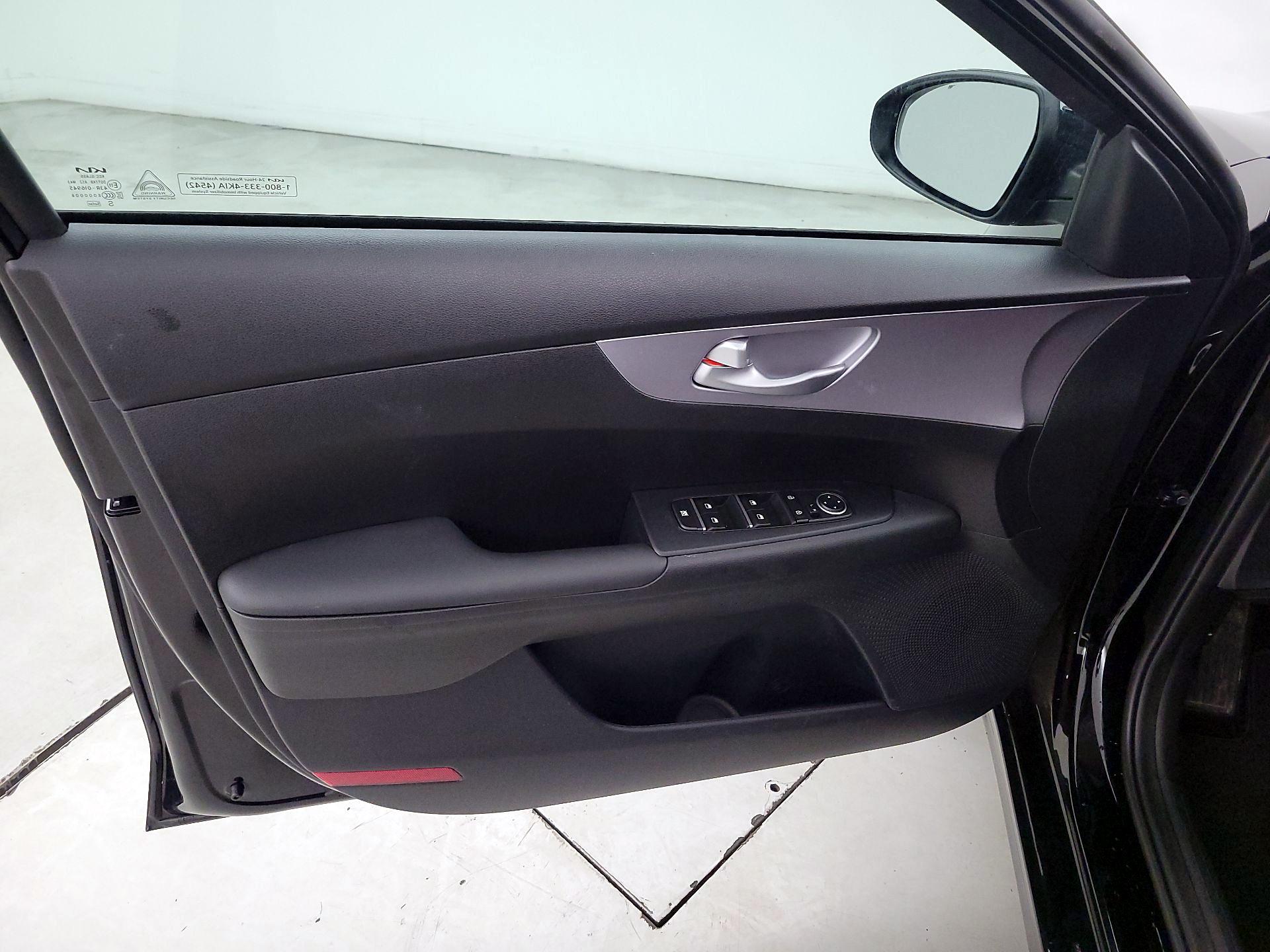 Thumbnail: 2024 Kia Forte - 12