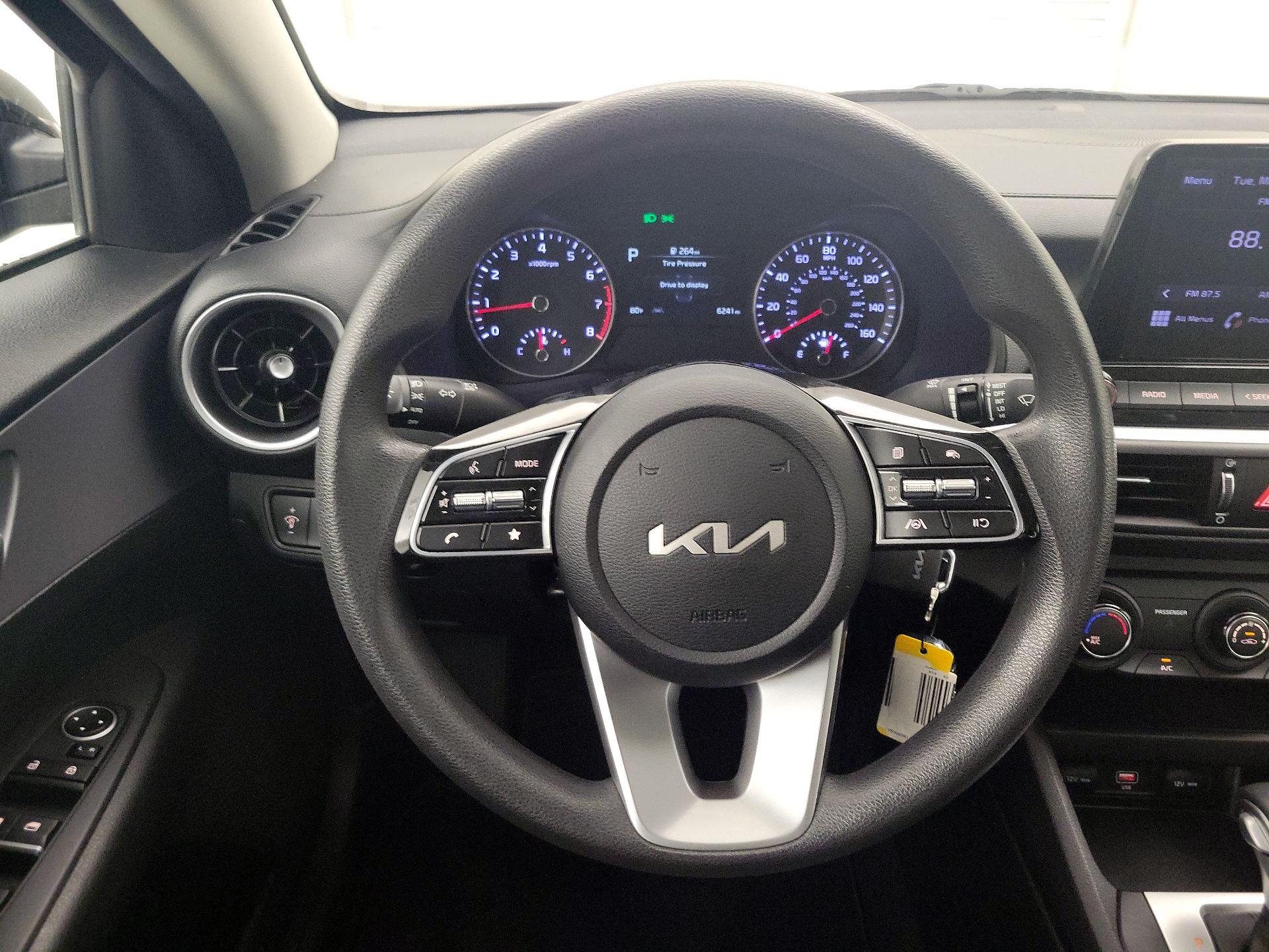 Thumbnail: 2023 Kia Forte - 10