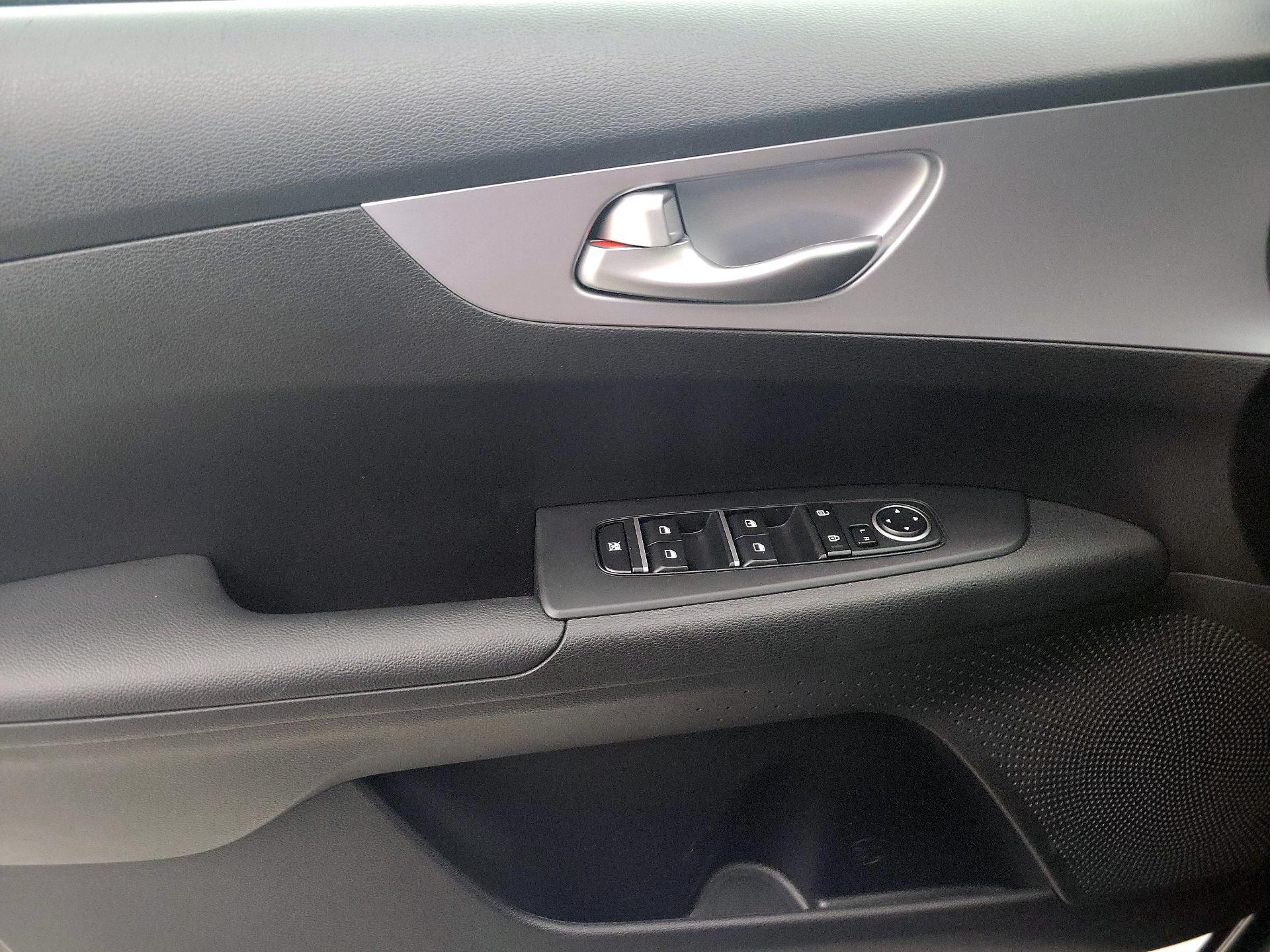 Thumbnail: 2023 Kia Forte - 12