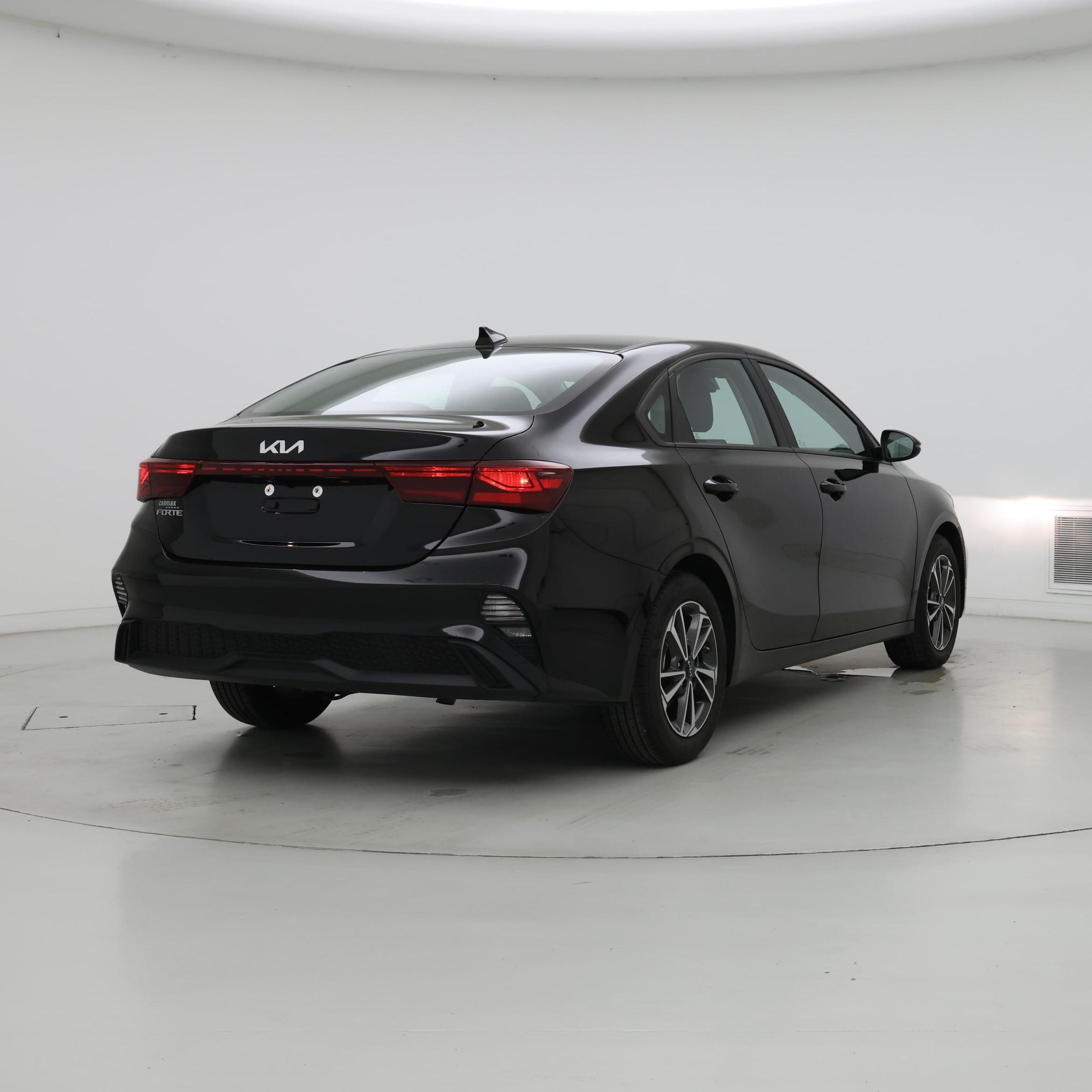 Thumbnail: 2023 Kia Forte - 8