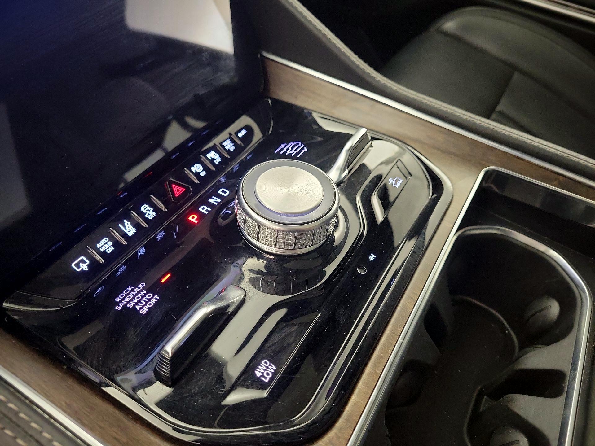 Thumbnail: 2023 Jeep Grand Wagoneer - 18