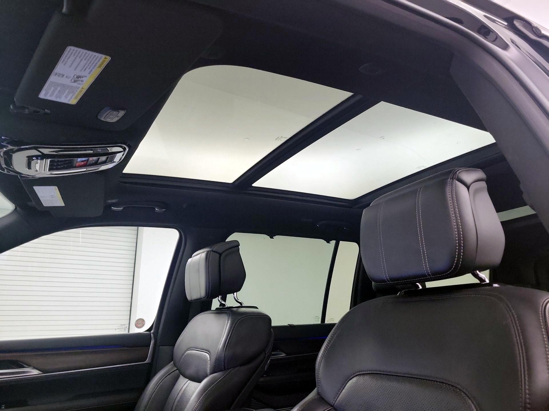 Thumbnail: 2023 Jeep Grand Wagoneer - 20