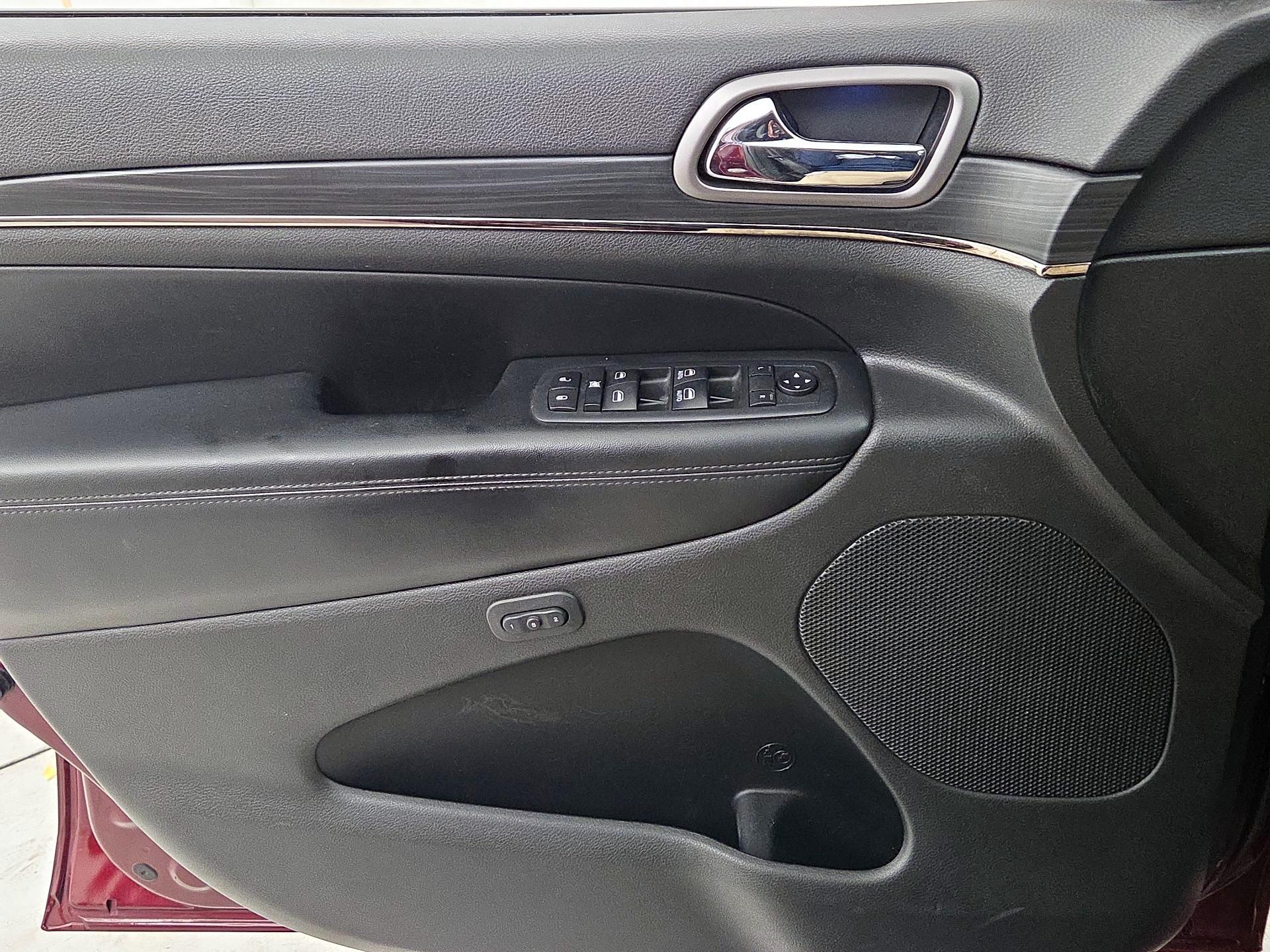 Thumbnail: 2020 Jeep Grand Cherokee - 10