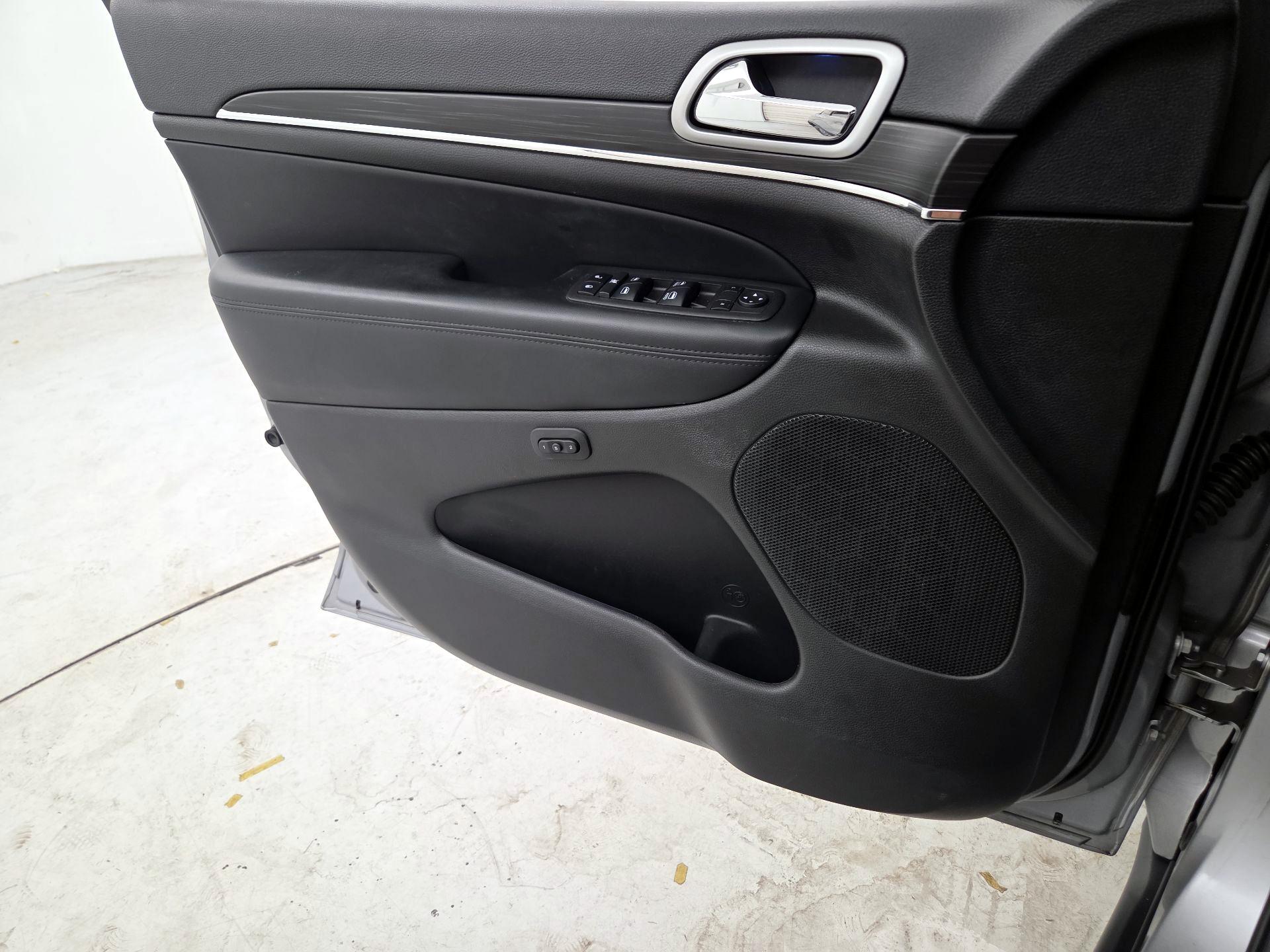 Thumbnail: 2021 Jeep Grand Cherokee - 10