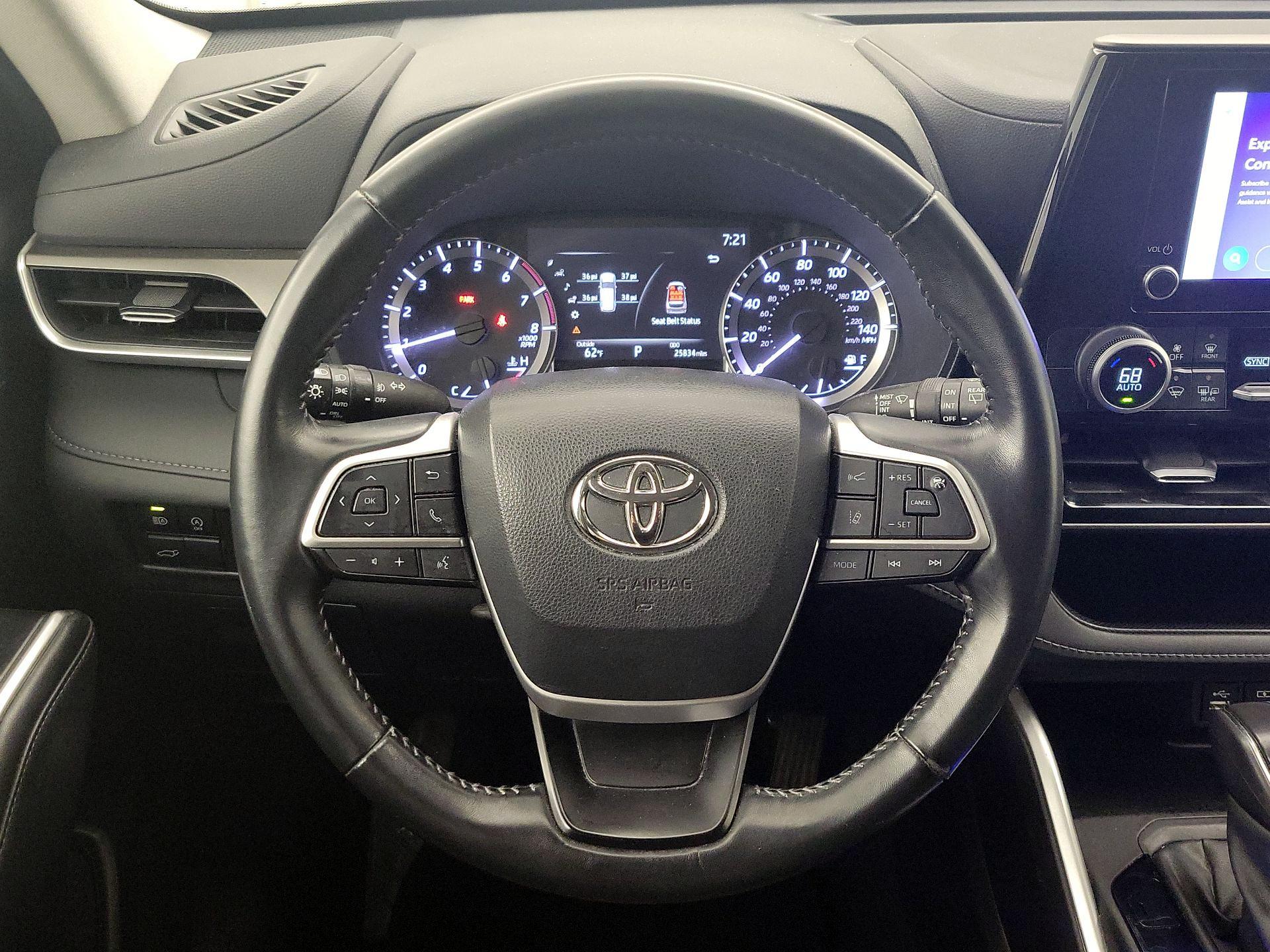 Thumbnail: 2023 Toyota Highlander - 10