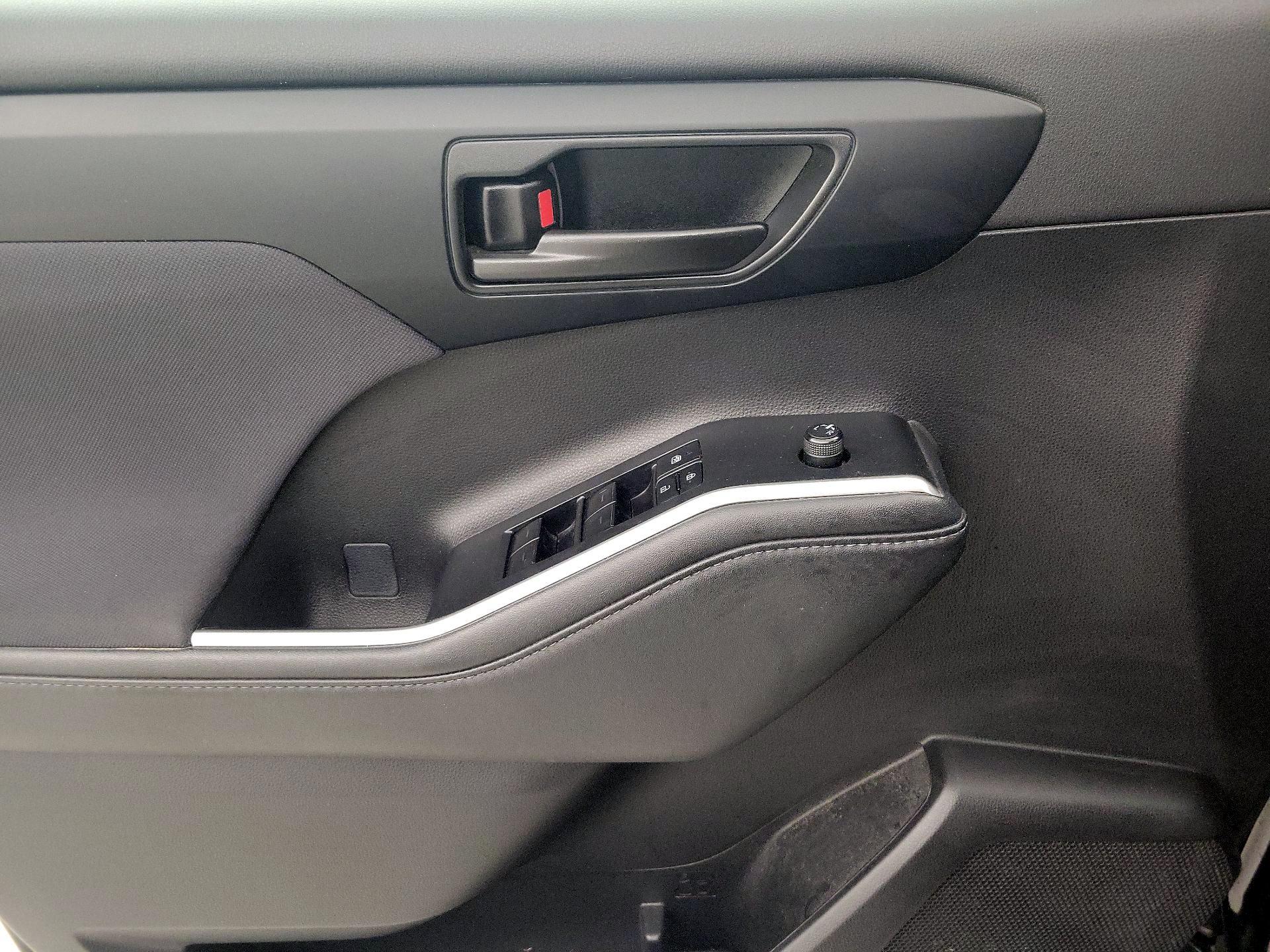 Thumbnail: 2023 Toyota Highlander - 12