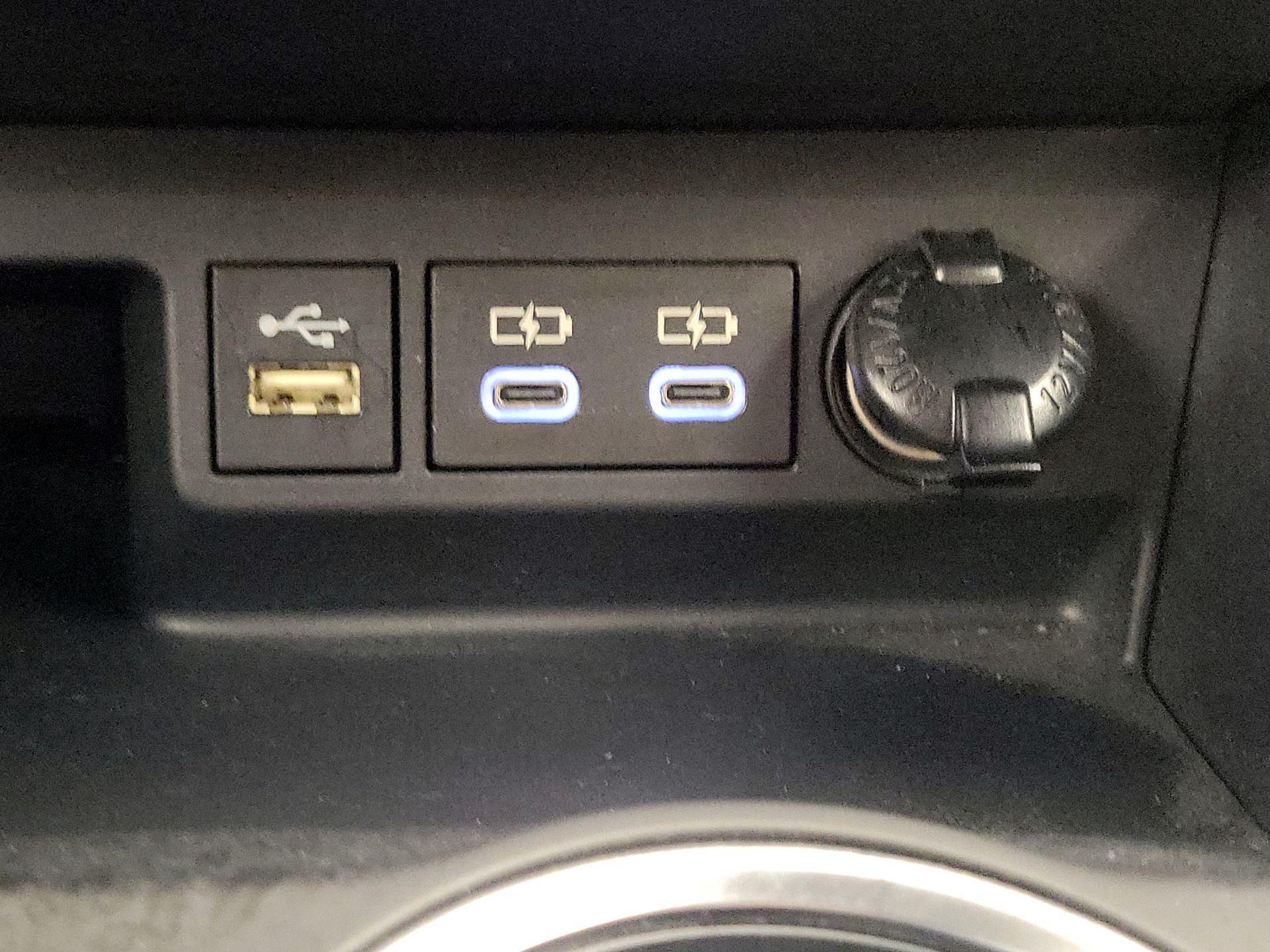 Thumbnail: 2023 Toyota Highlander - 18