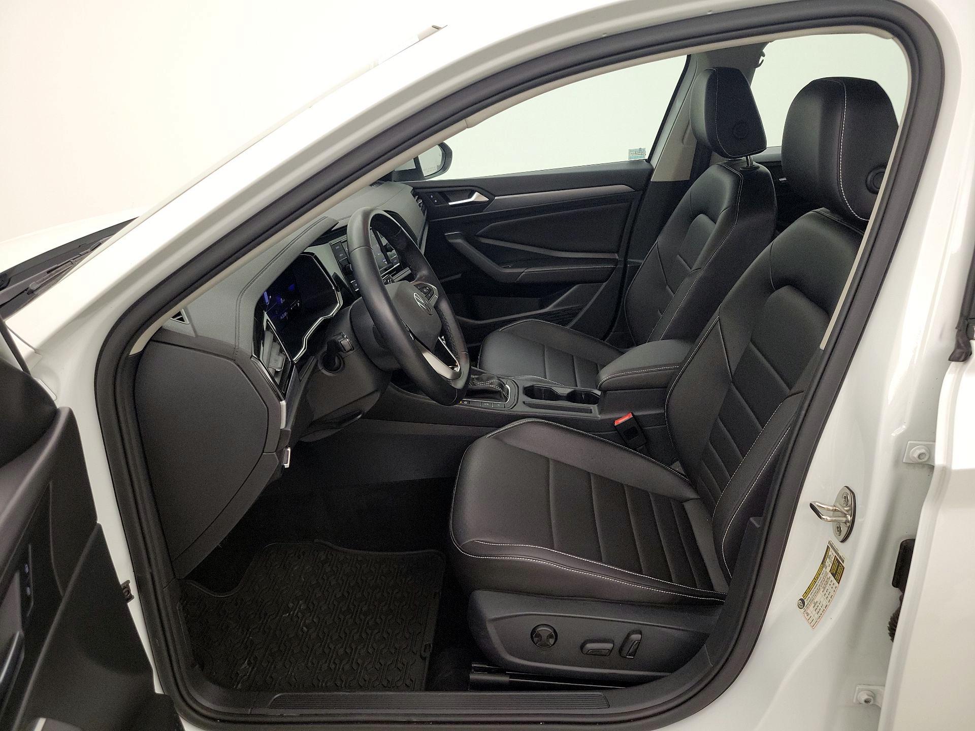 Thumbnail: 2023 Volkswagen Jetta - 11