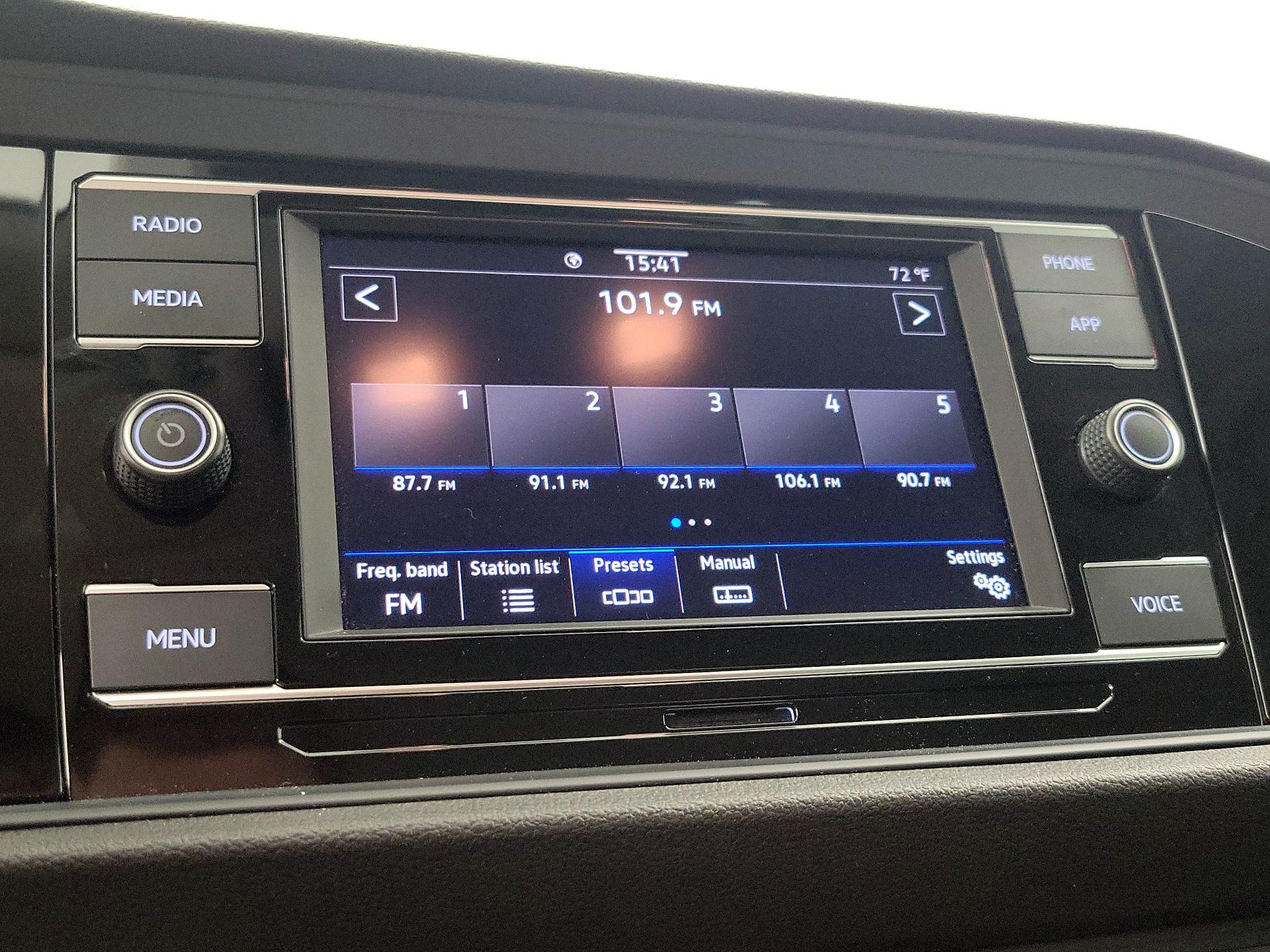 Thumbnail: 2023 Volkswagen Jetta - 15