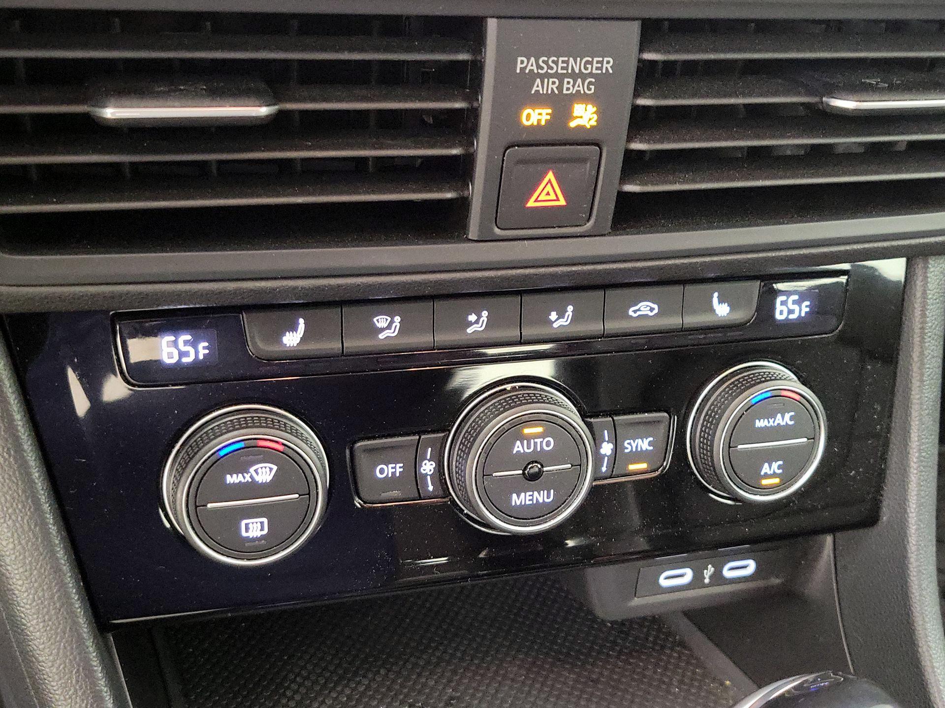 Thumbnail: 2023 Volkswagen Jetta - 16