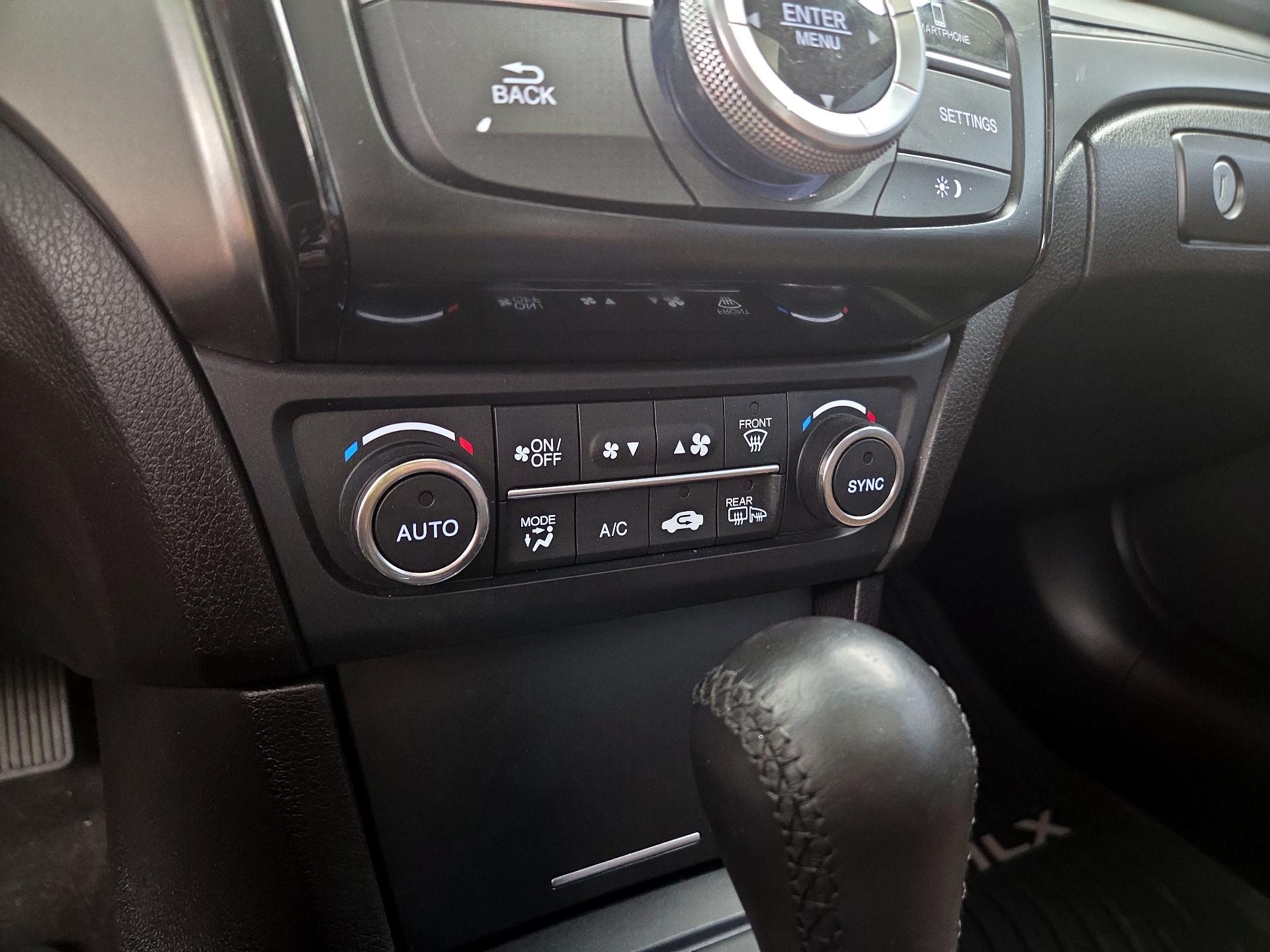 Thumbnail: 2020 Acura ILX - 17