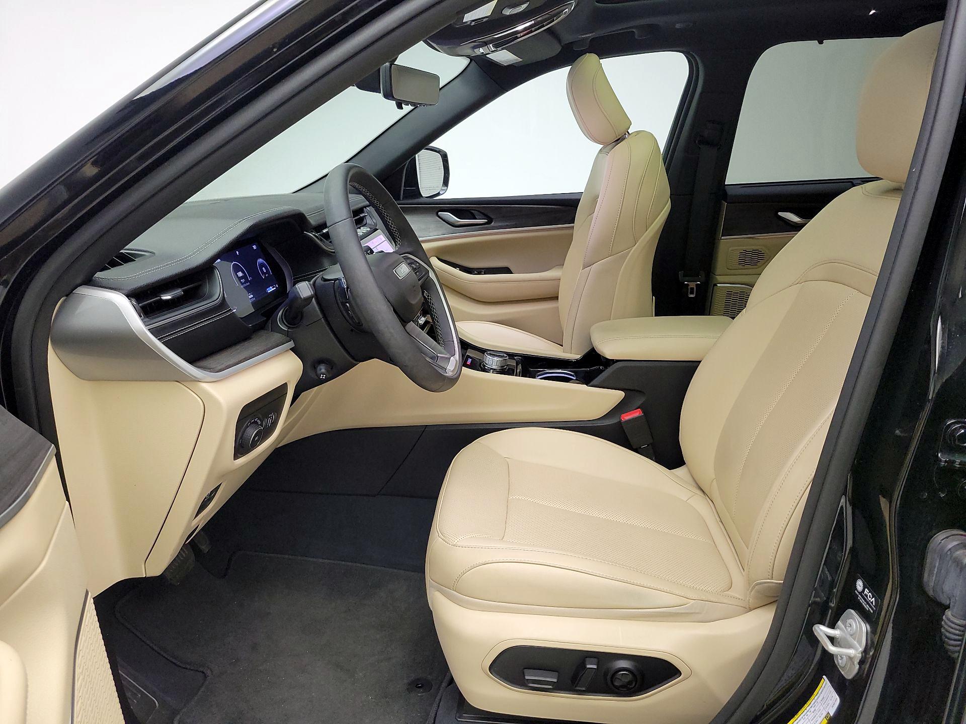 Thumbnail: 2023 Jeep Grand Cherokee - 11