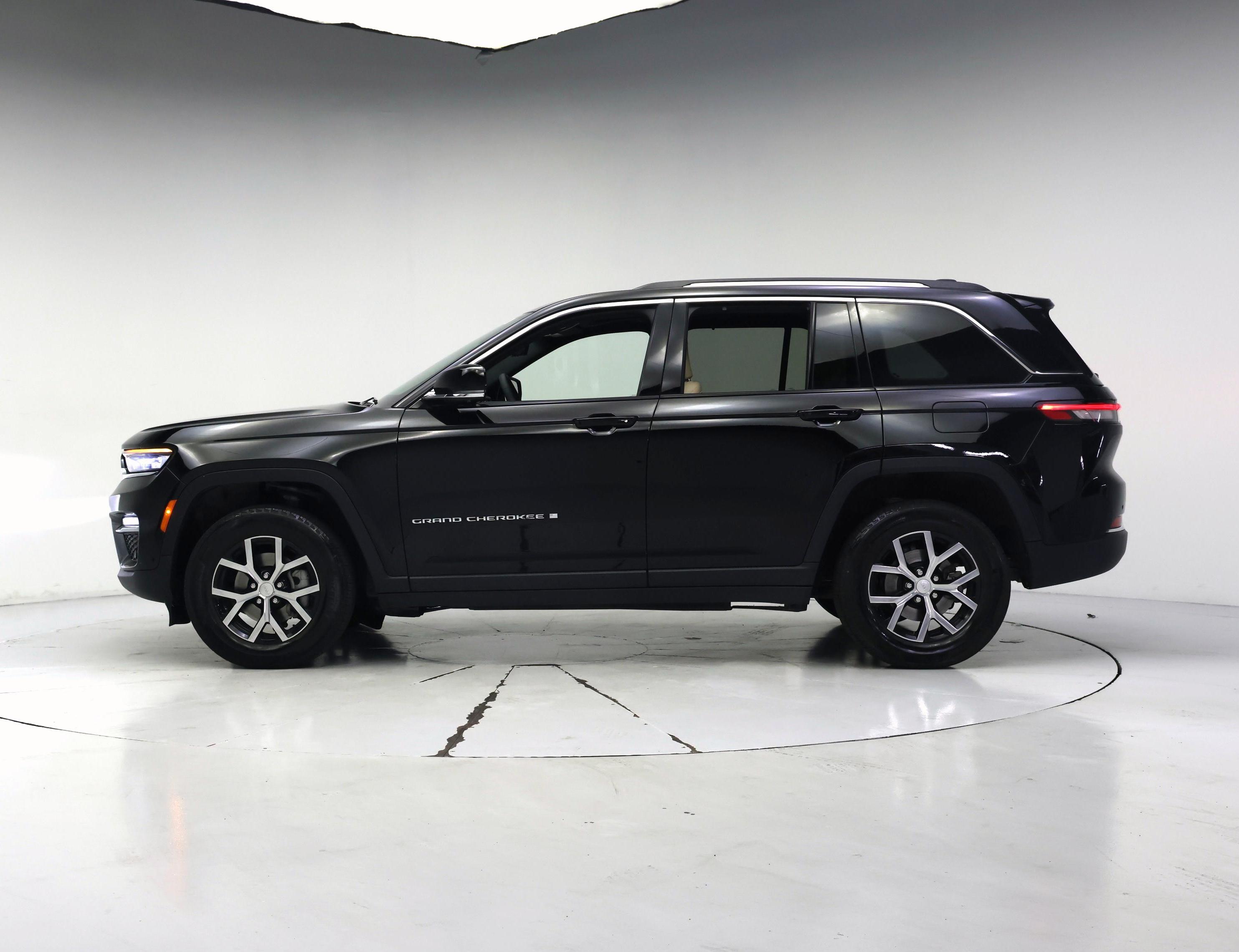 Thumbnail: 2023 Jeep Grand Cherokee - 3